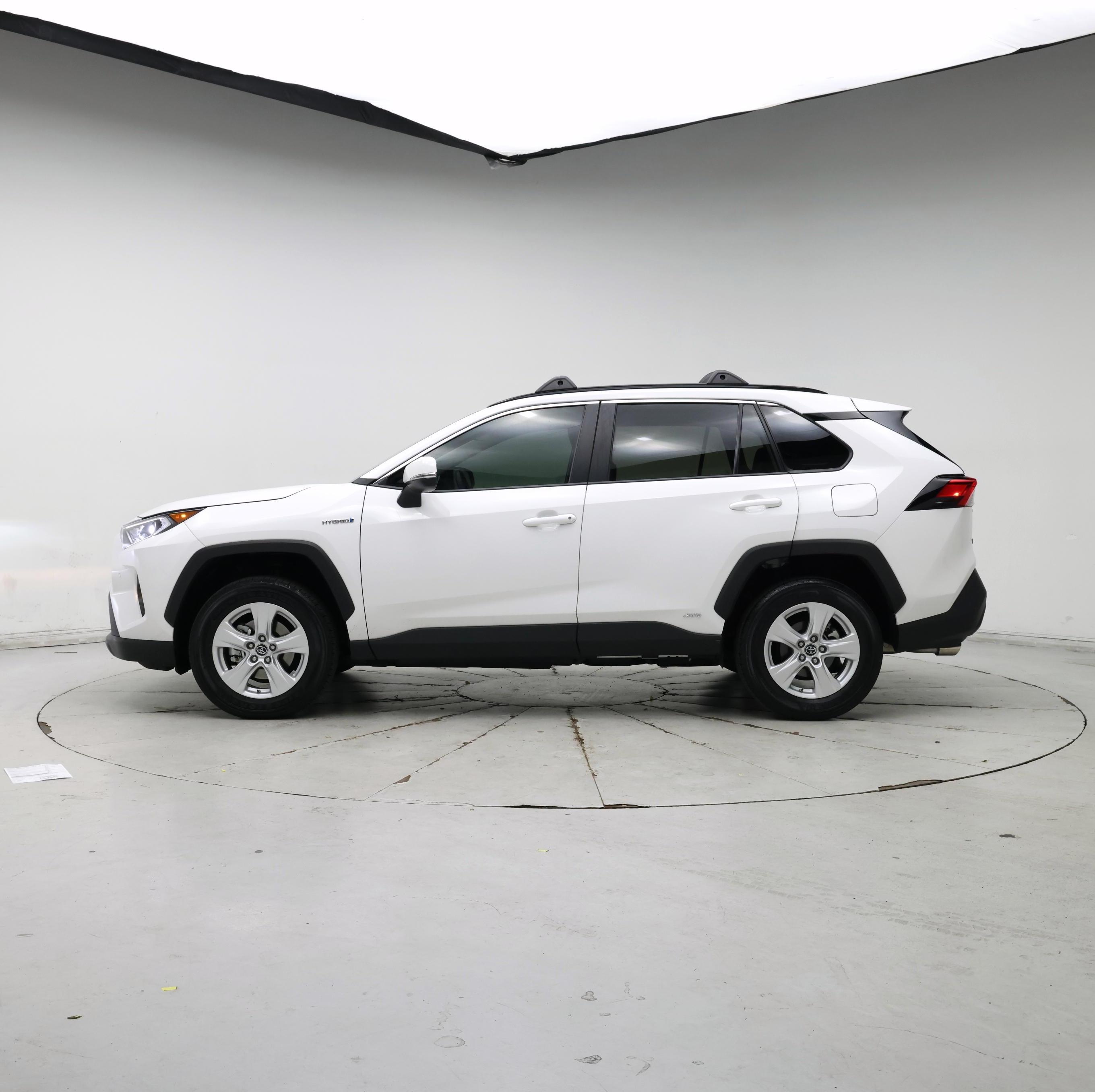 Thumbnail: 2019 Toyota RAV4 - 3