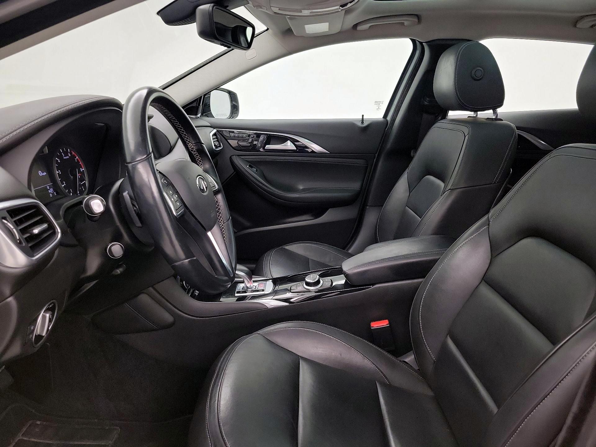Thumbnail: 2018 INFINITI QX30 - 11