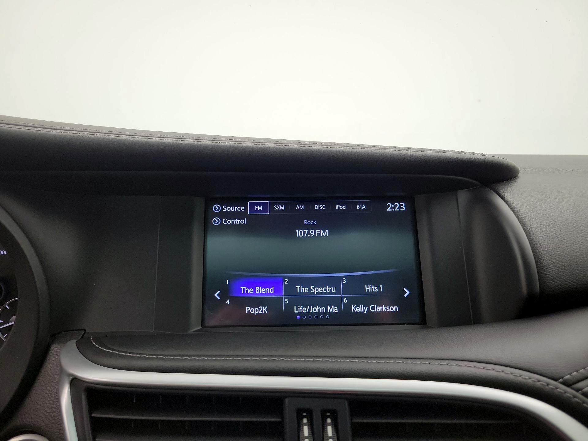 Thumbnail: 2018 INFINITI QX30 - 15