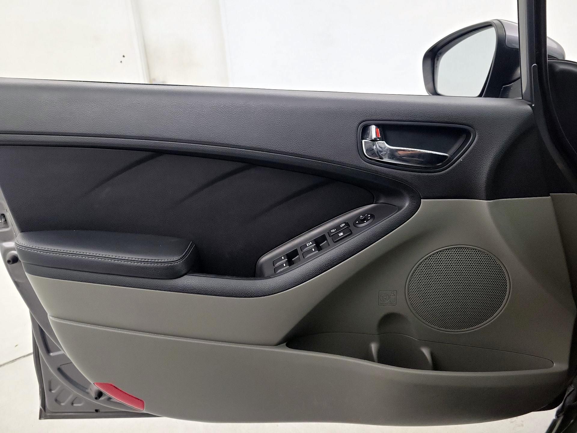 Thumbnail: 2016 Kia Forte - 12