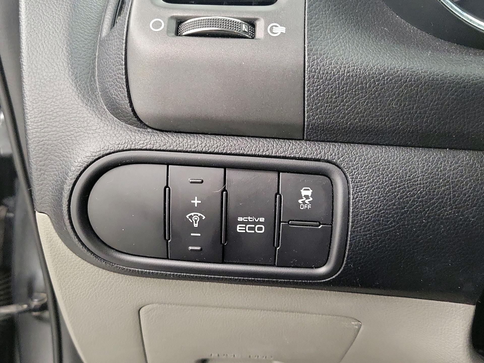 Thumbnail: 2016 Kia Forte - 13