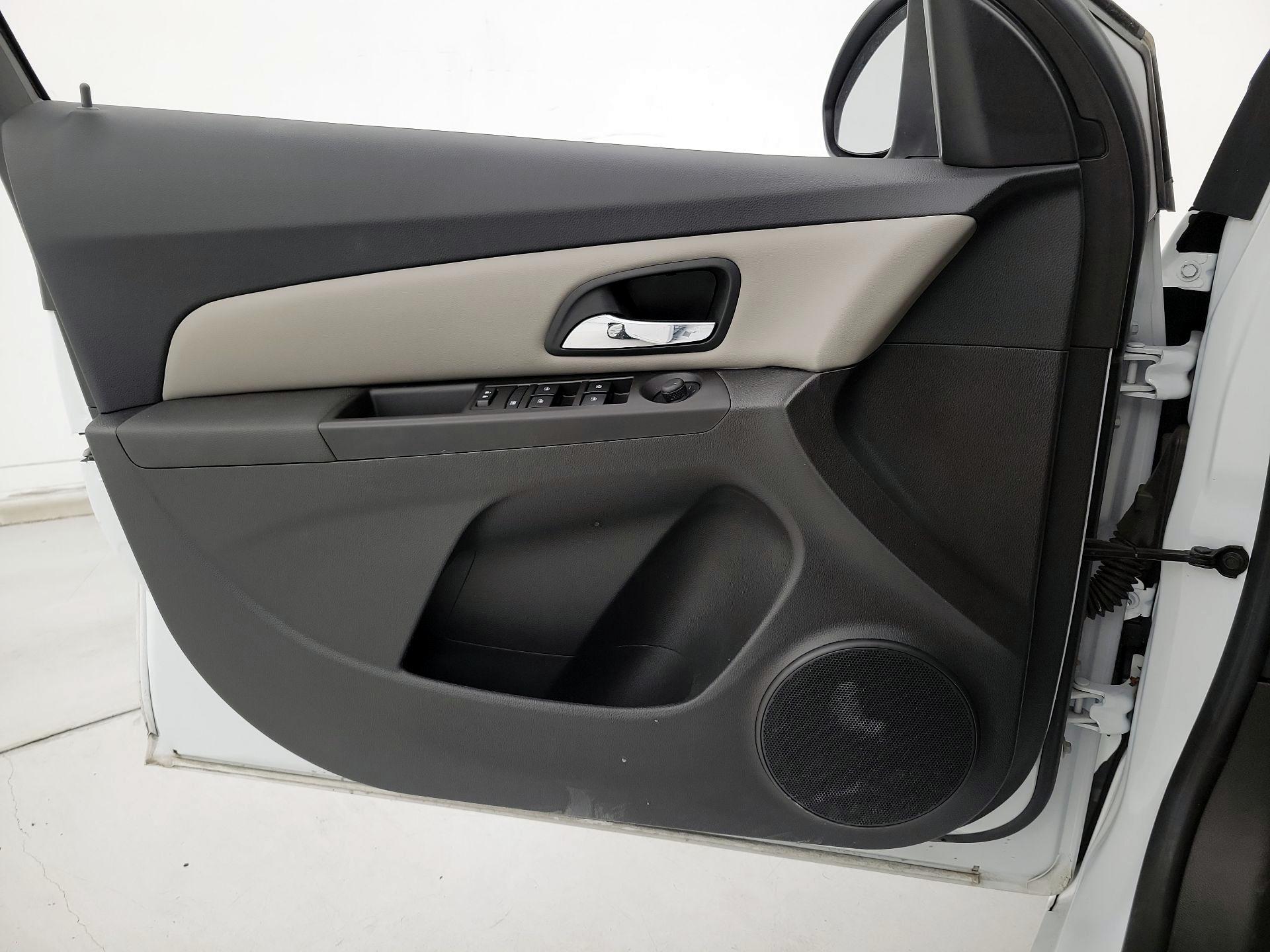 Thumbnail: 2015 Chevrolet Cruze - 12