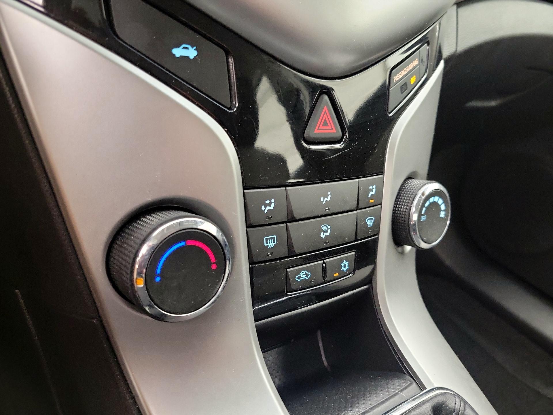 Thumbnail: 2015 Chevrolet Cruze - 15