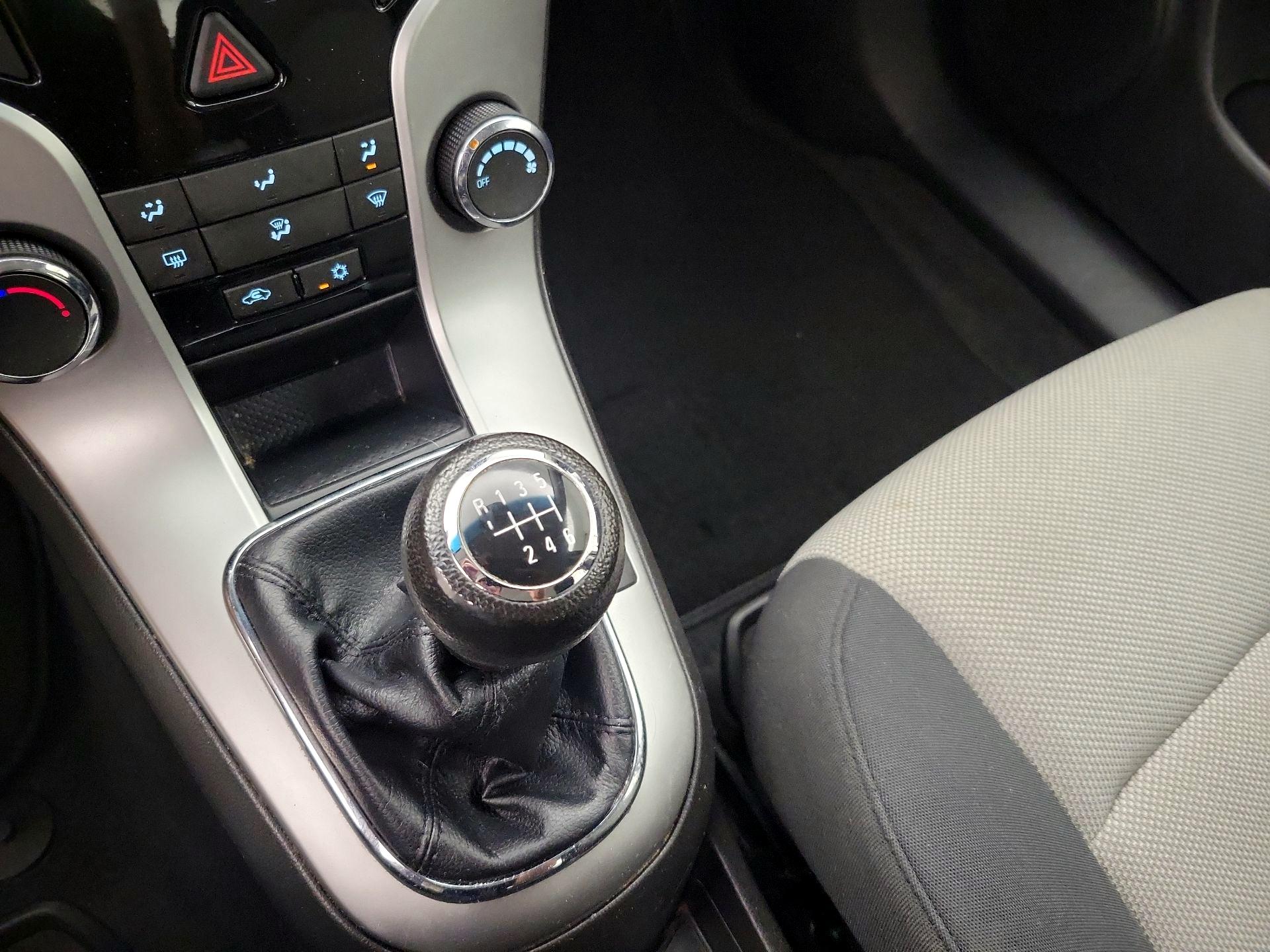 Thumbnail: 2015 Chevrolet Cruze - 16