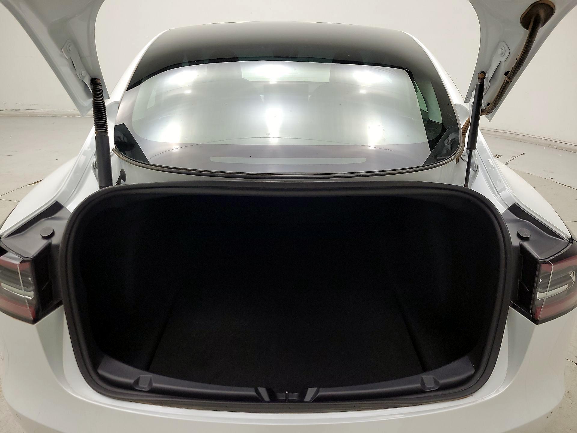 Thumbnail: 2022 Tesla Model 3 - 19
