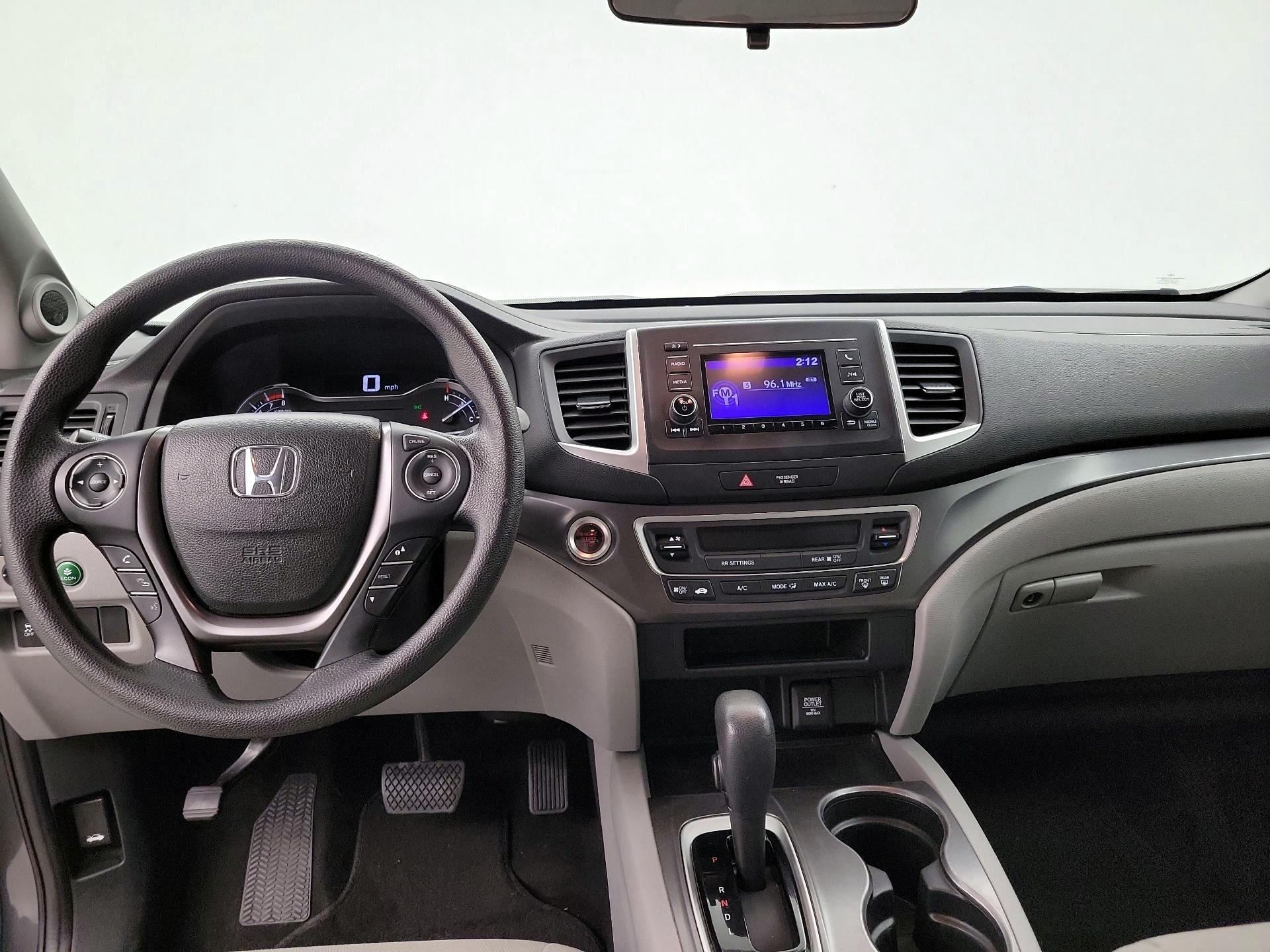 Thumbnail: 2017 Honda Pilot - 9