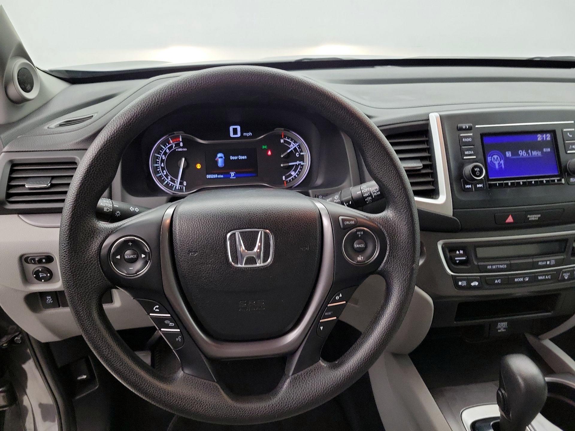Thumbnail: 2017 Honda Pilot - 10