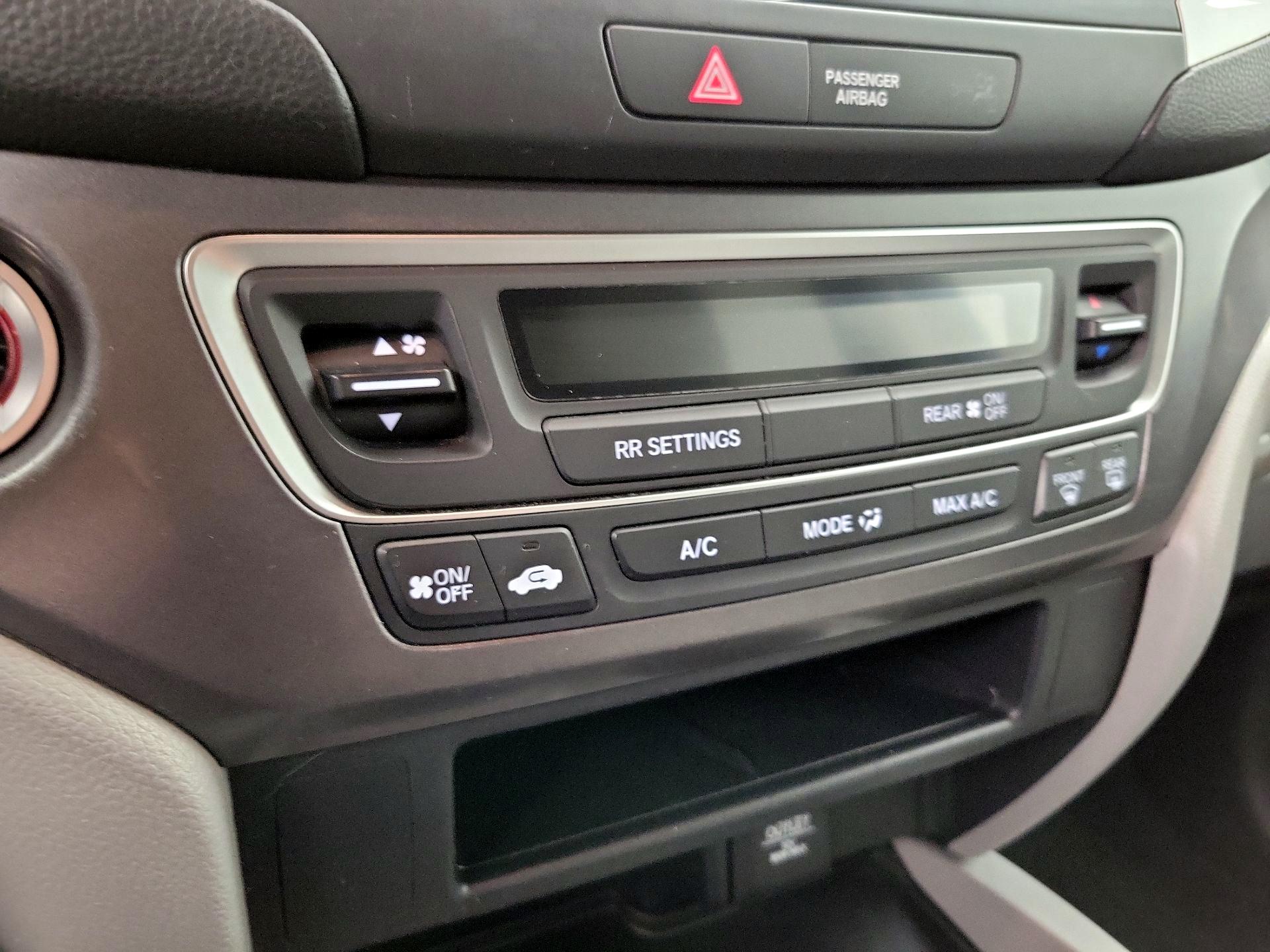 Thumbnail: 2017 Honda Pilot - 16