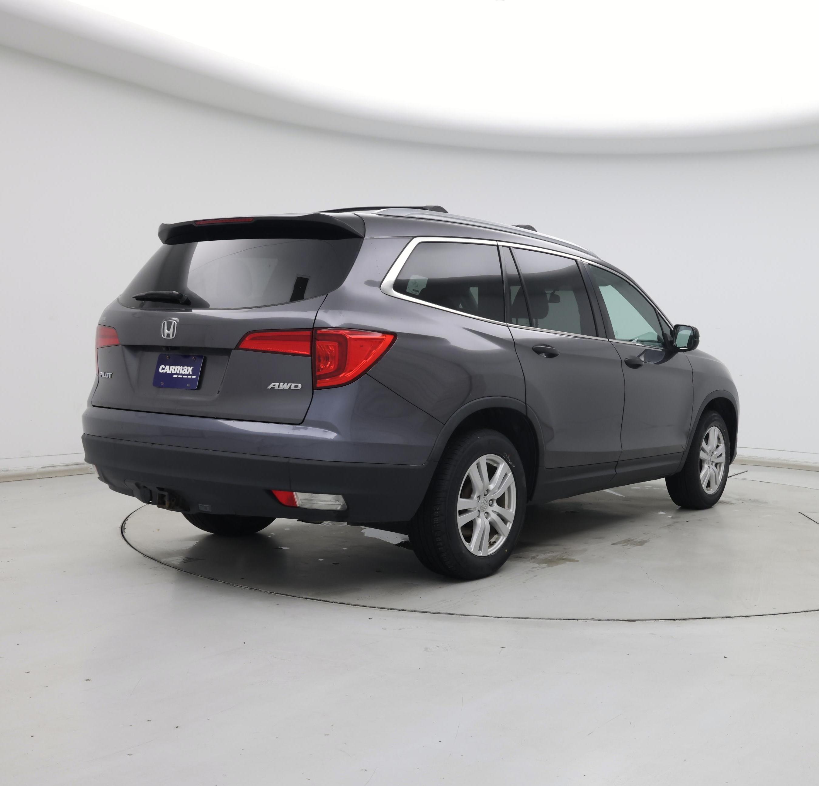 Thumbnail: 2017 Honda Pilot - 8