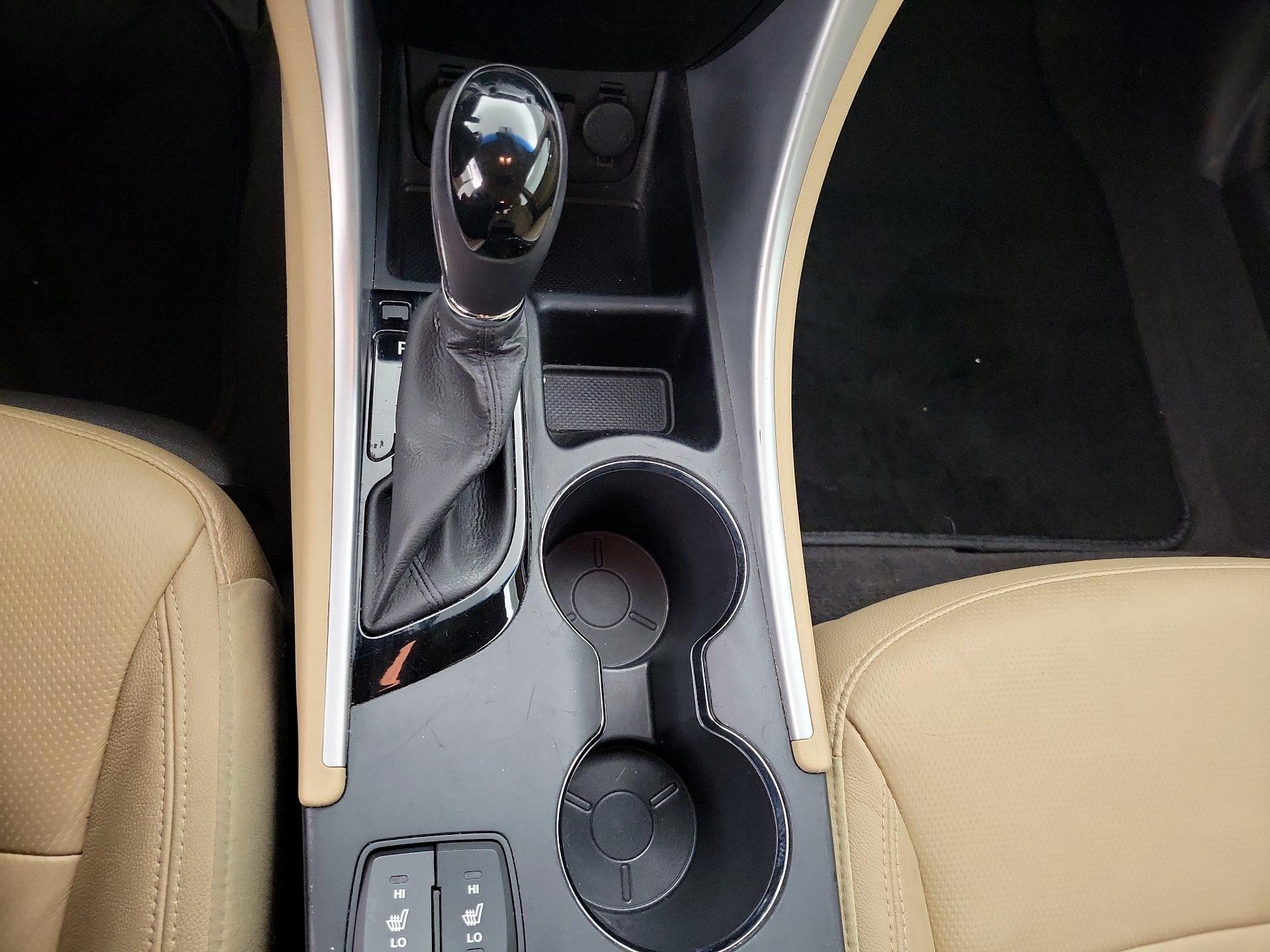Thumbnail: 2013 Hyundai Sonata - 16