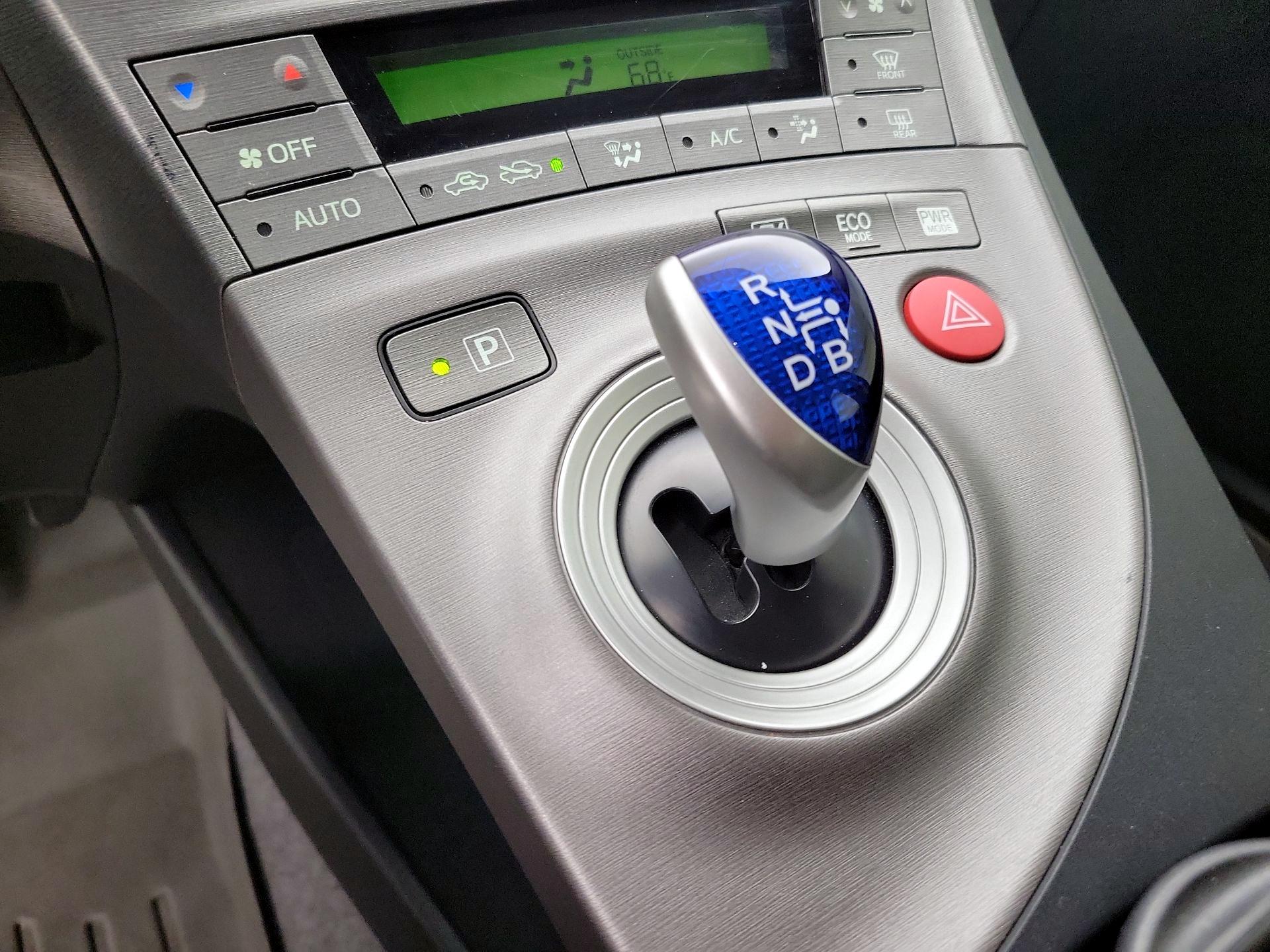 Thumbnail: 2015 Toyota Prius - 17