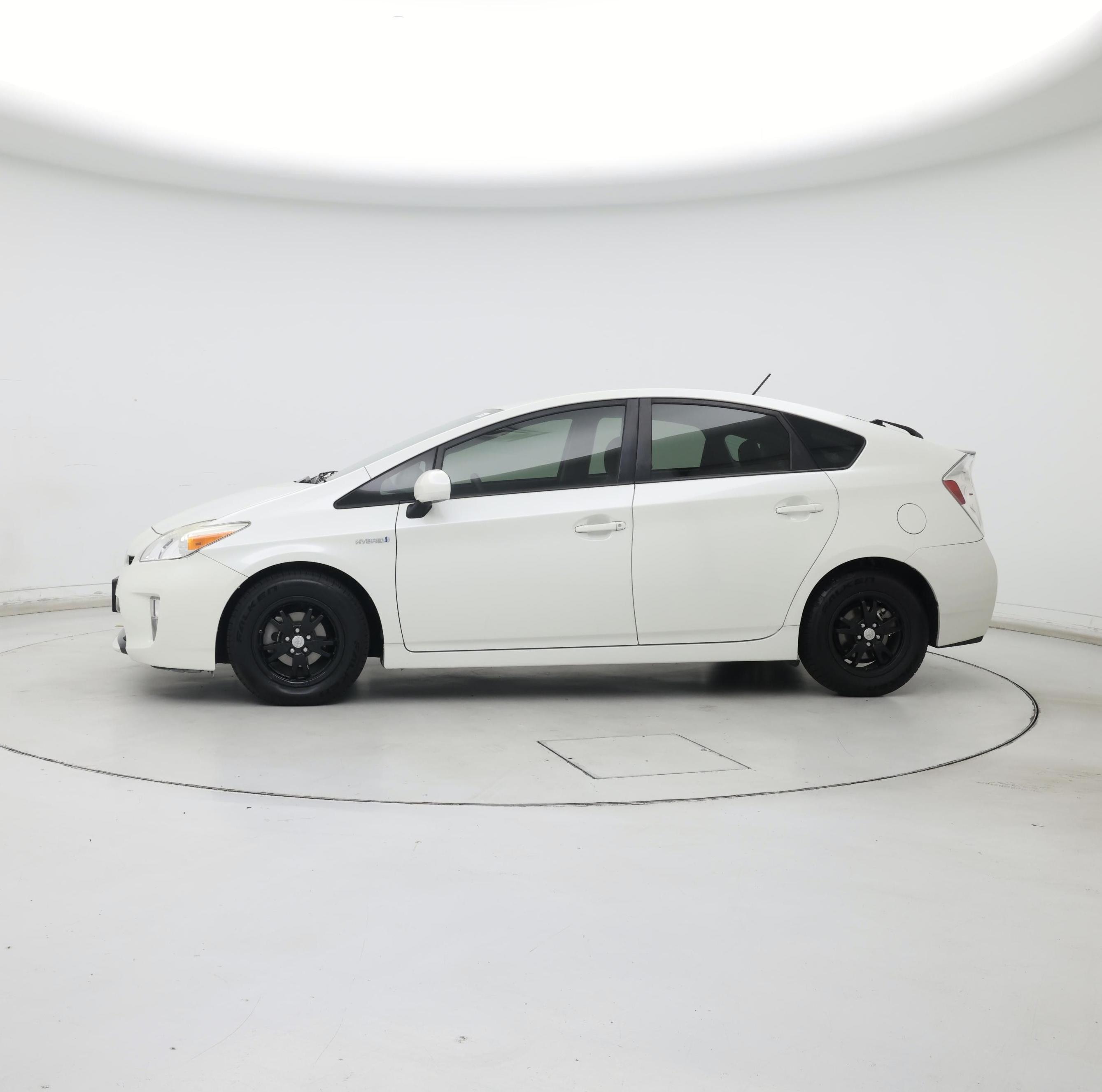Thumbnail: 2015 Toyota Prius - 3