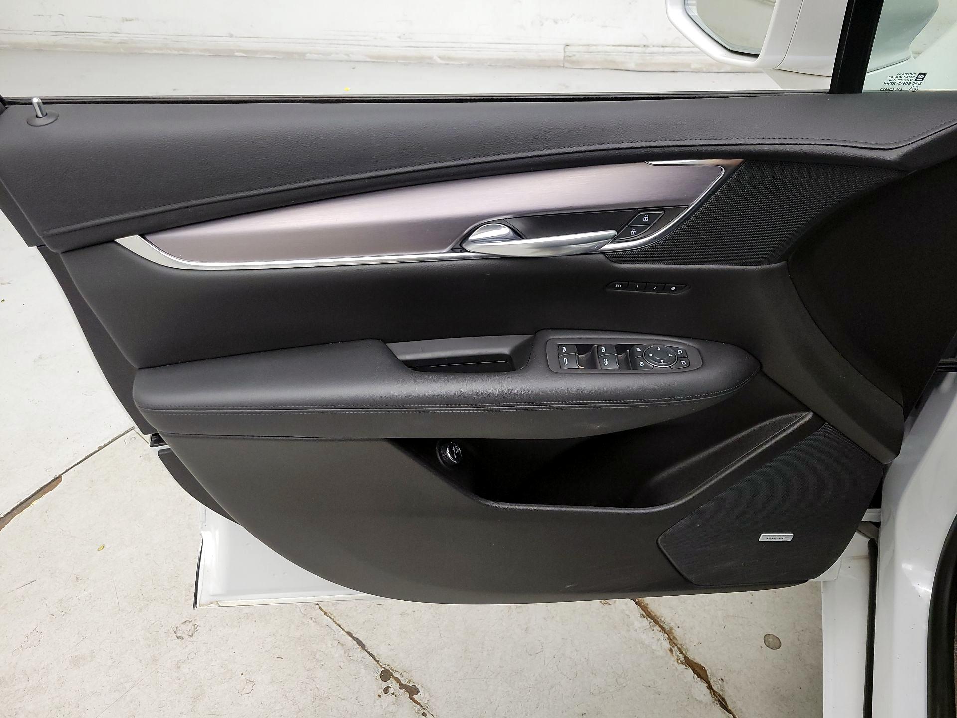 Thumbnail: 2017 Cadillac XT5 - 12