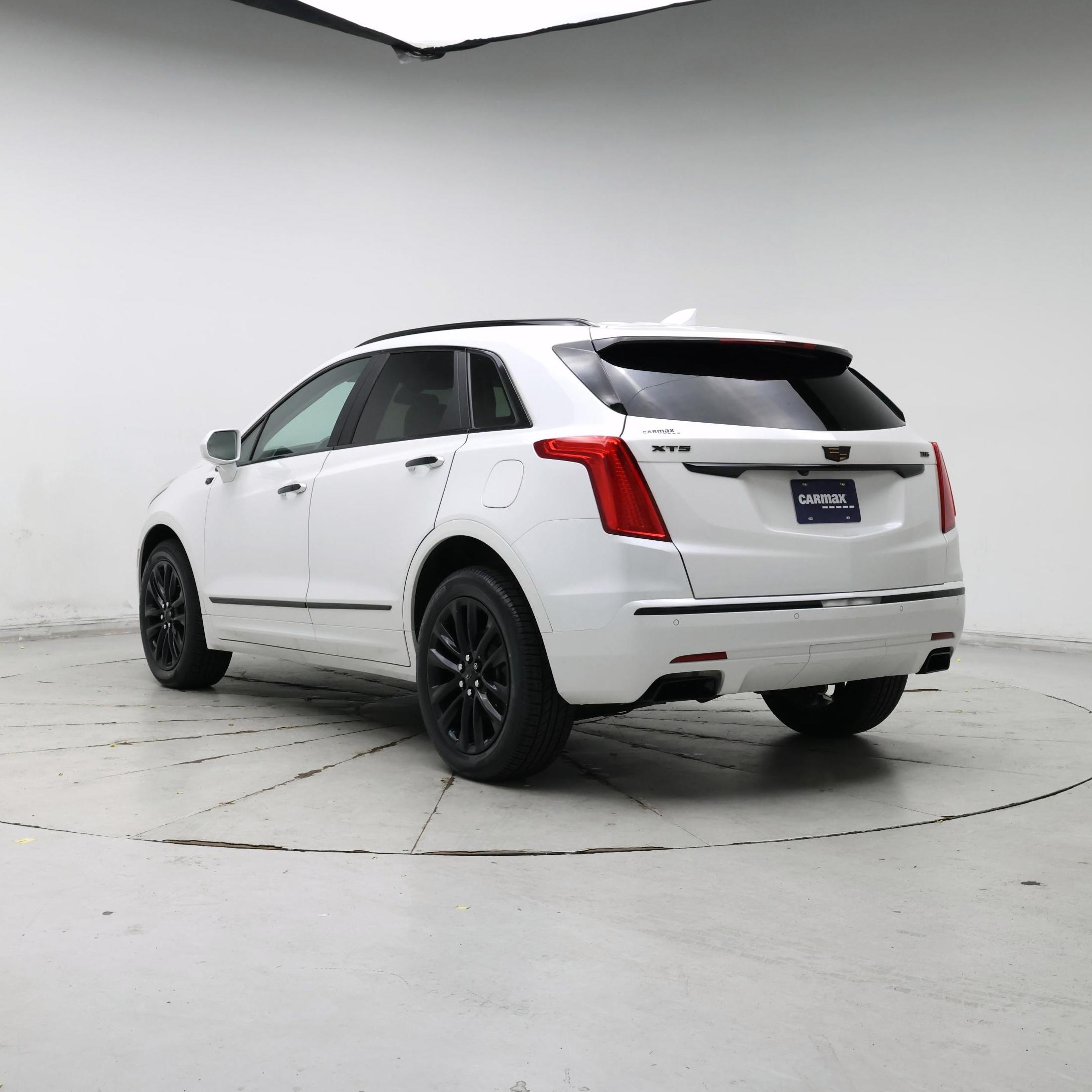 Thumbnail: 2017 Cadillac XT5 - 2