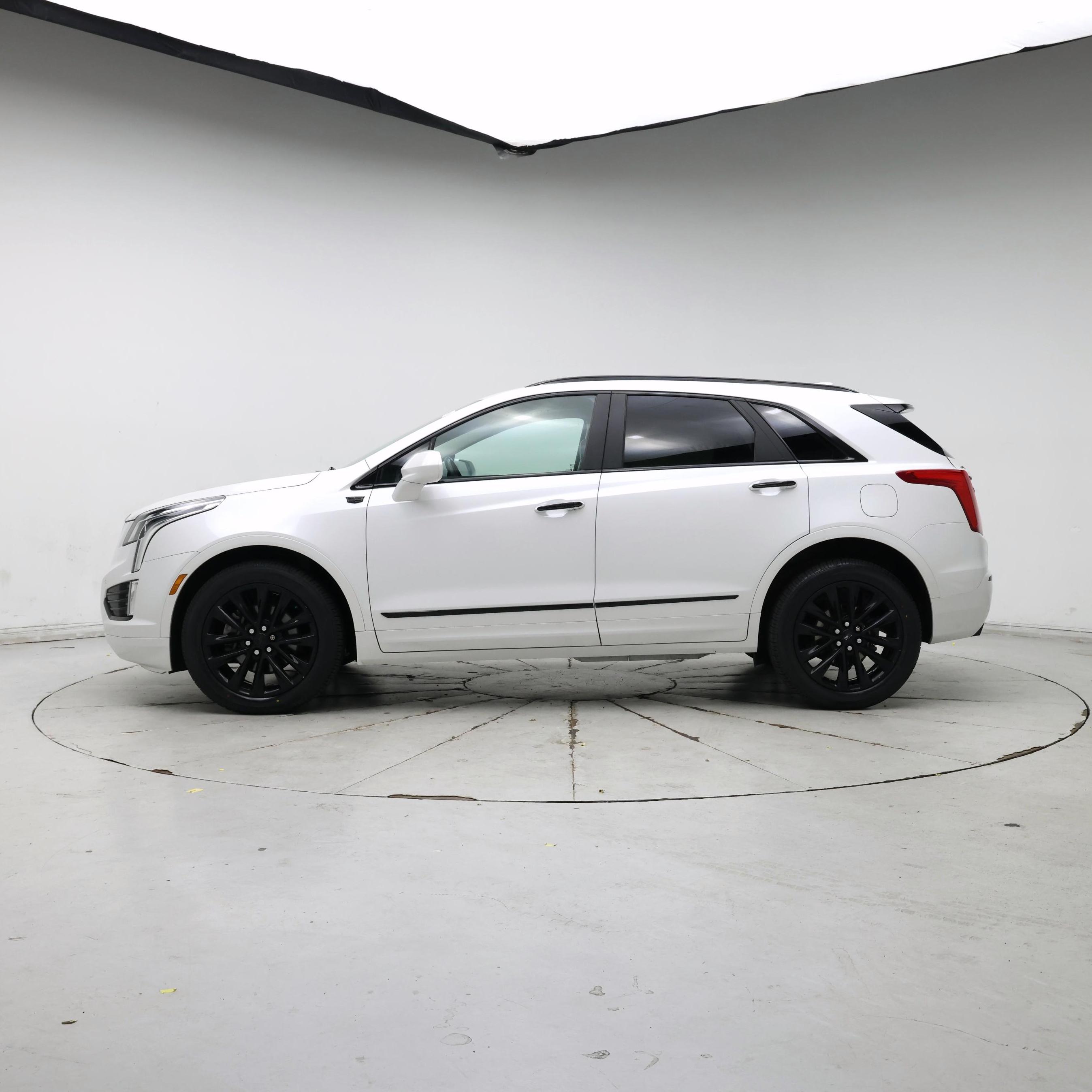 Thumbnail: 2017 Cadillac XT5 - 3