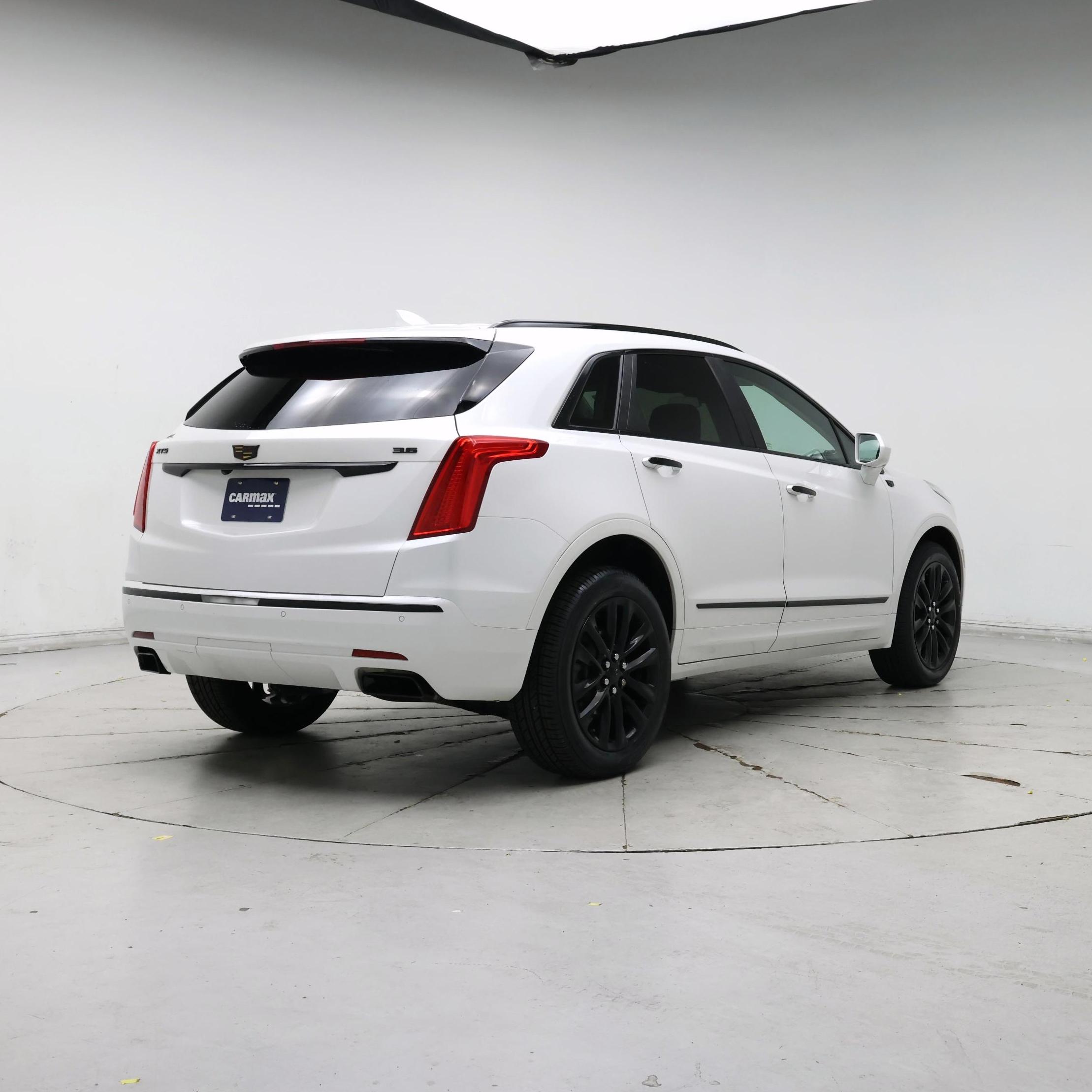 Thumbnail: 2017 Cadillac XT5 - 8
