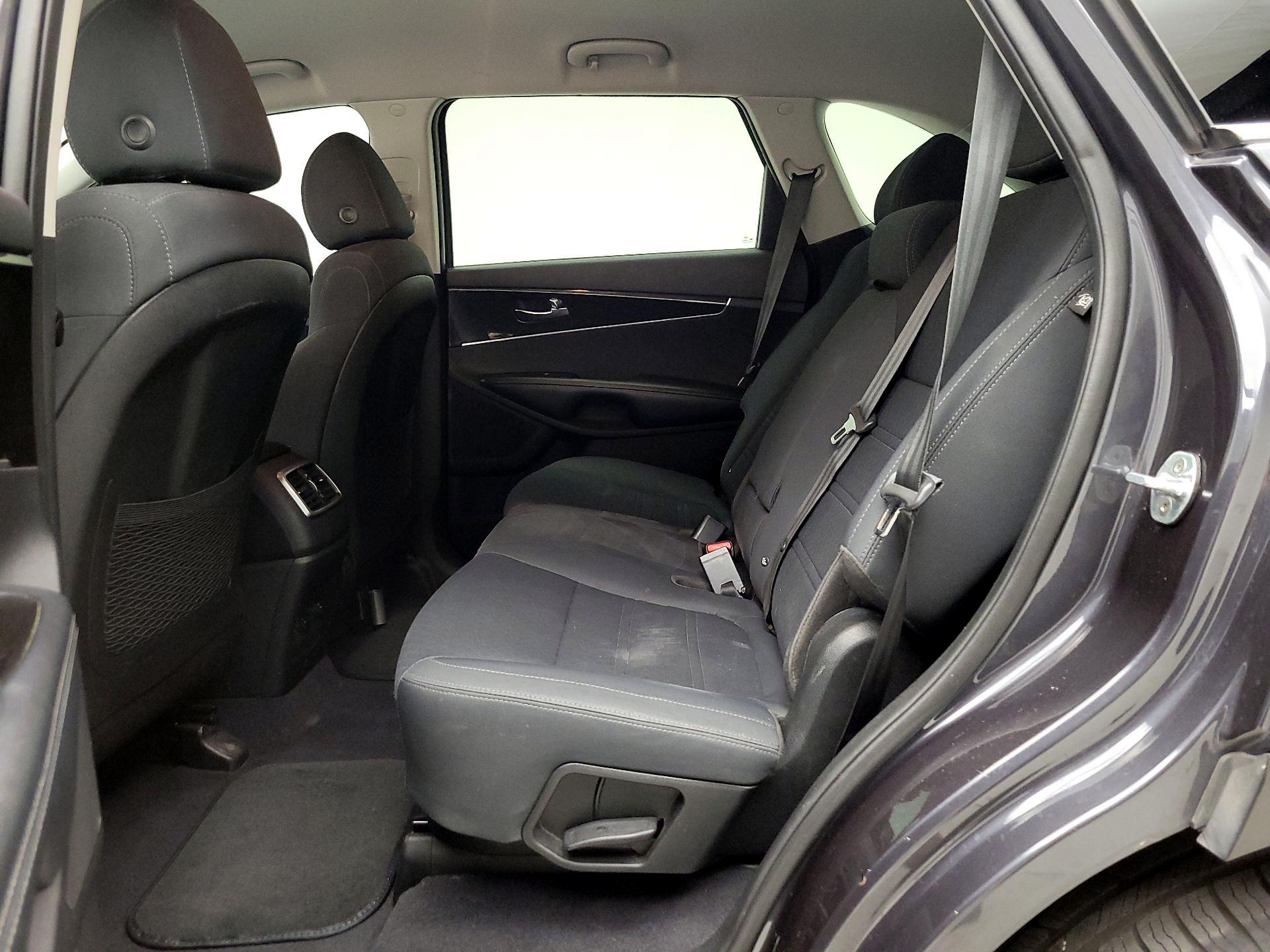 Thumbnail: 2019 Kia Sorento - 19
