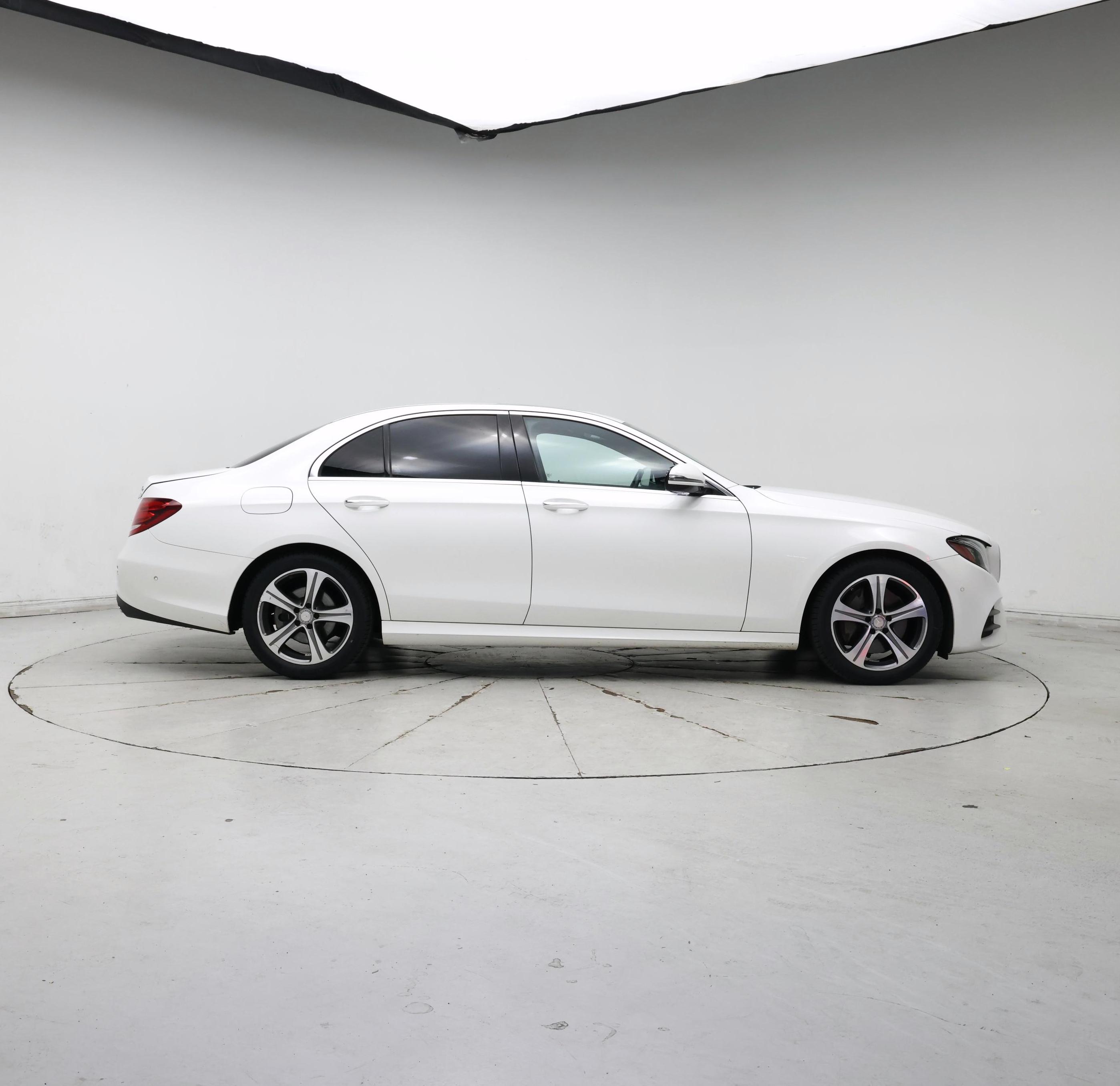 Thumbnail: 2017 Mercedes-Benz E-Class - 7