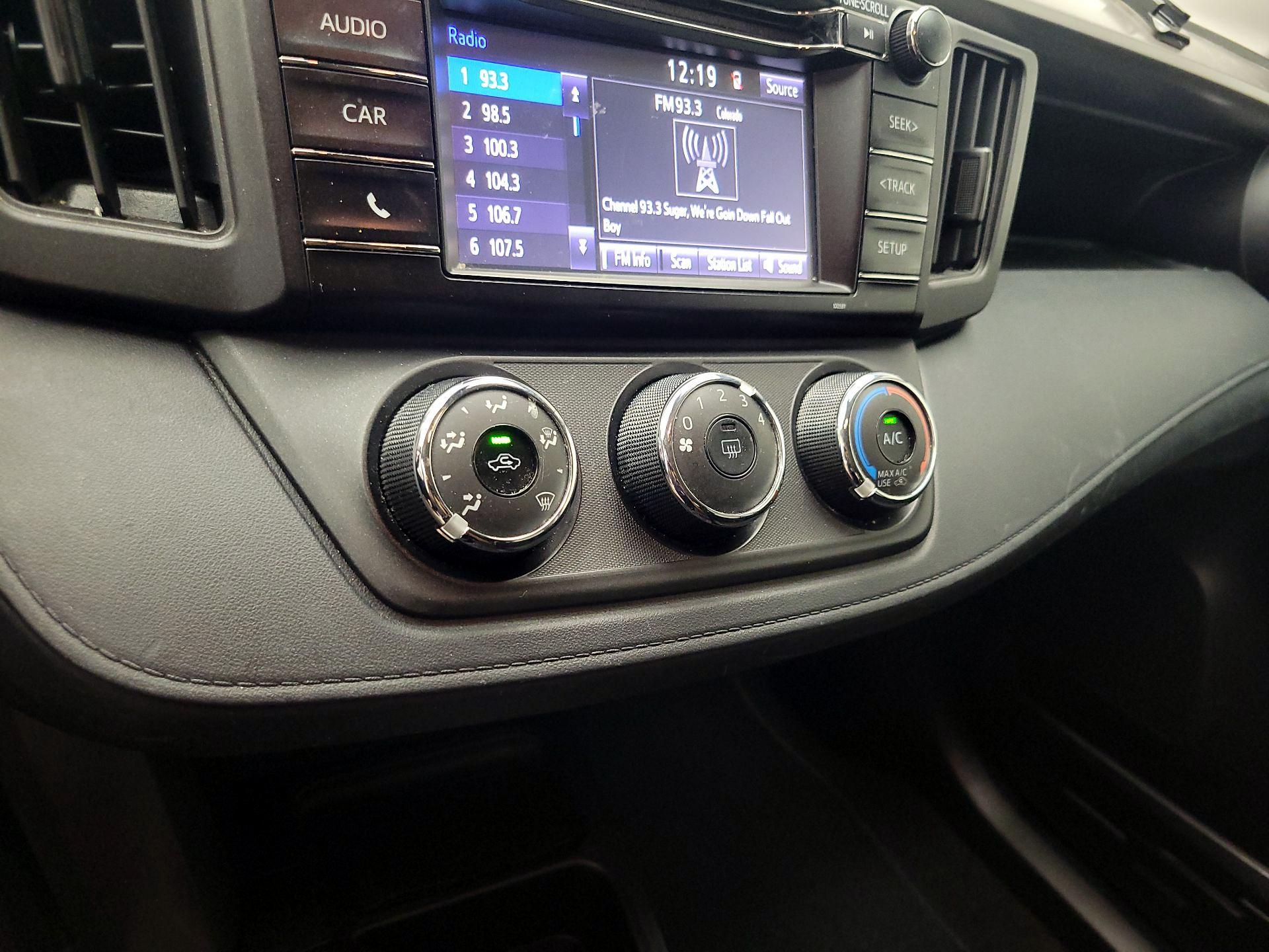 Thumbnail: 2018 Toyota RAV4 - 16