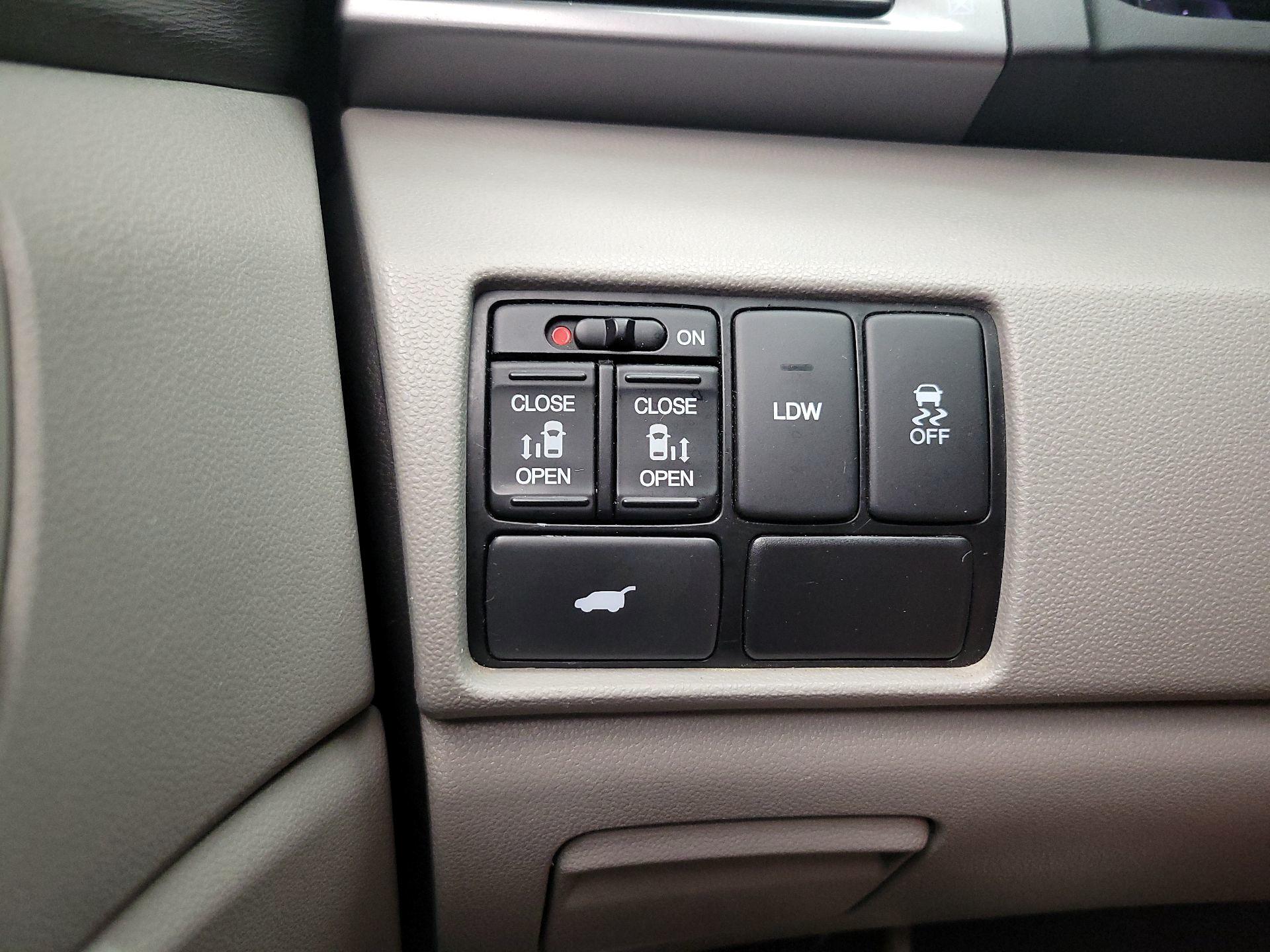 Thumbnail: 2014 Honda Odyssey - 13
