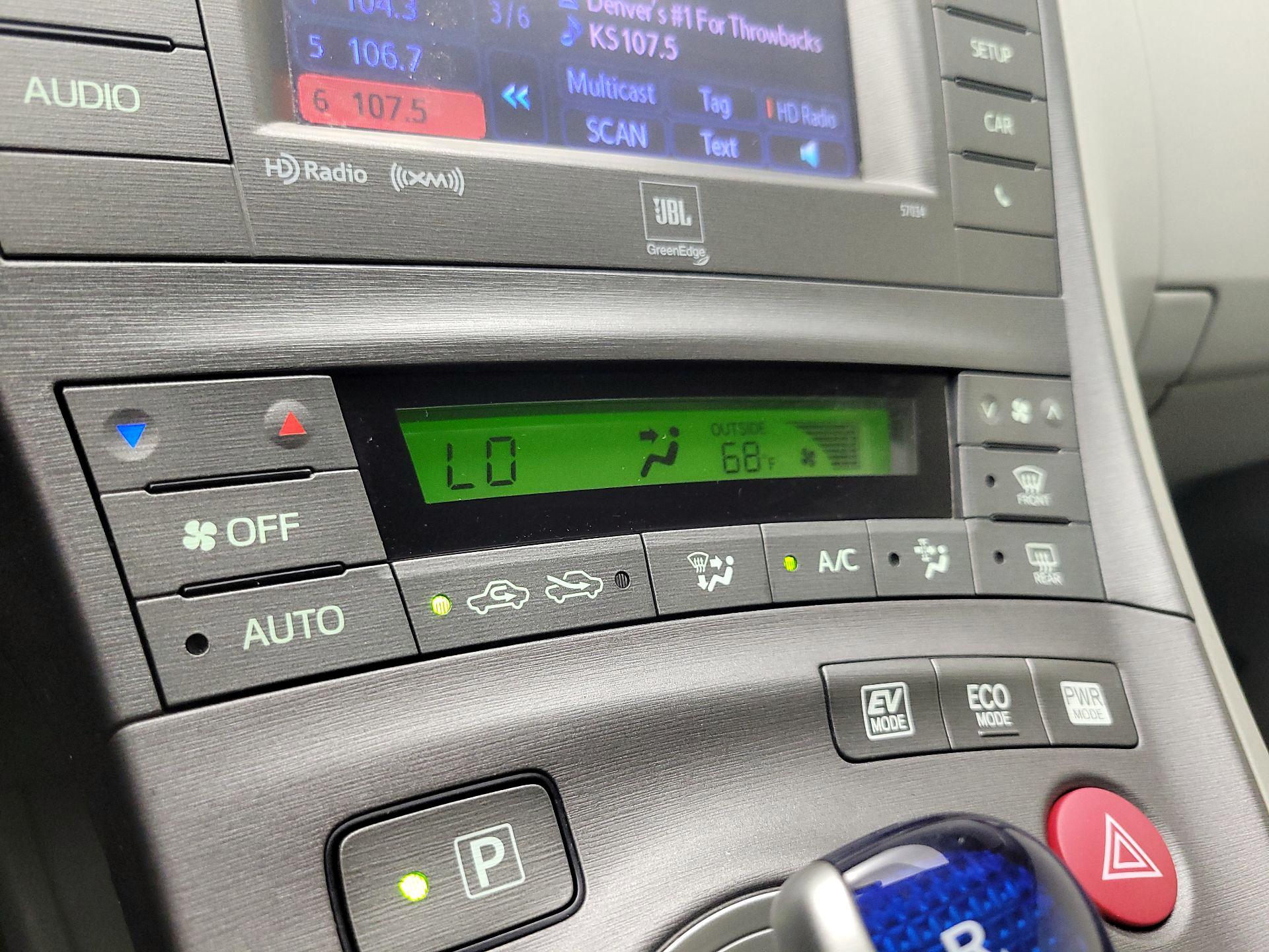 Thumbnail: 2014 Toyota Prius - 17