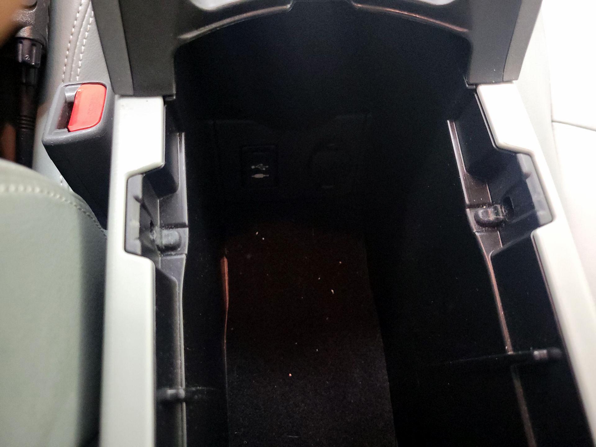 Thumbnail: 2014 Toyota Prius - 19