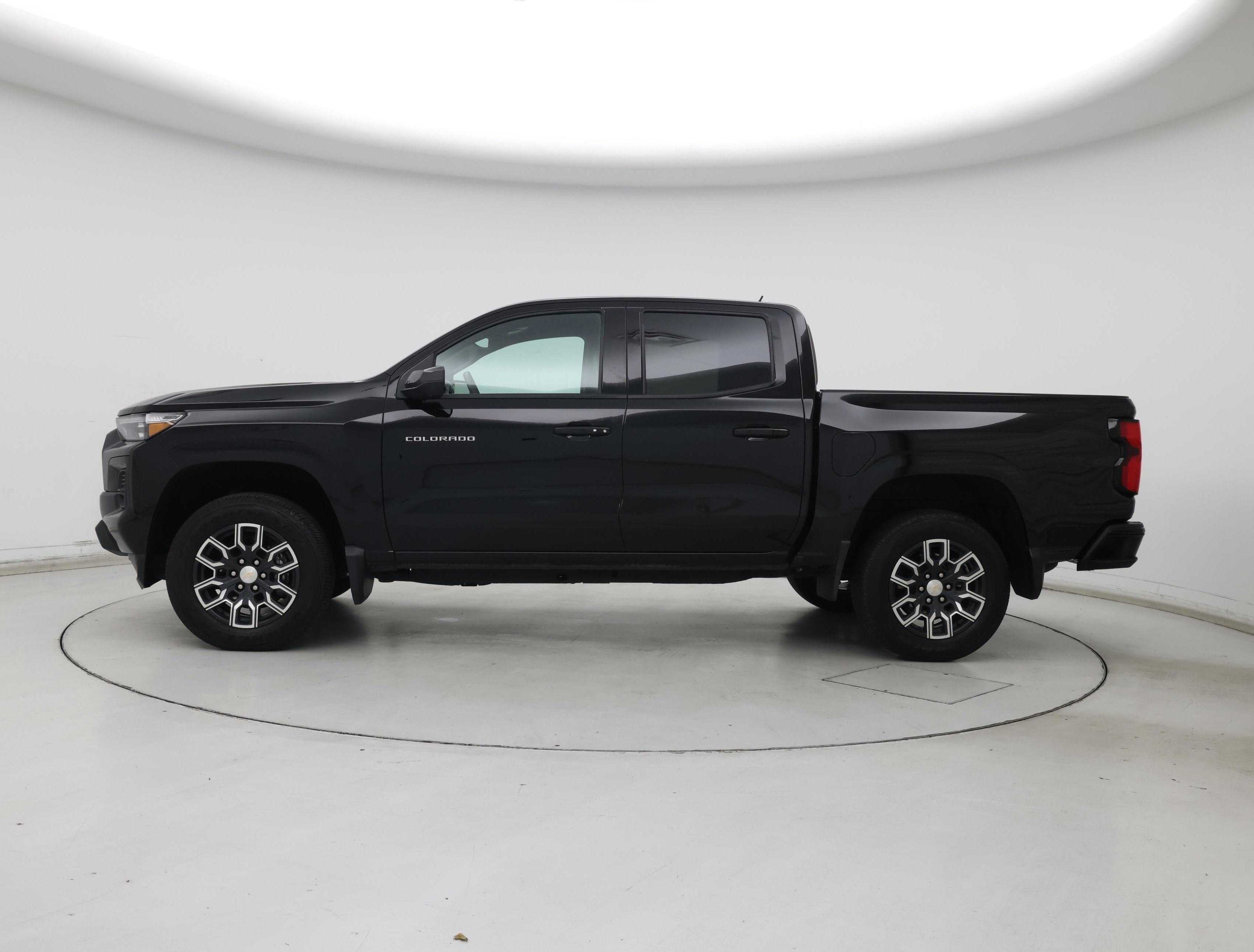 Thumbnail: 2023 Chevrolet Colorado - 3