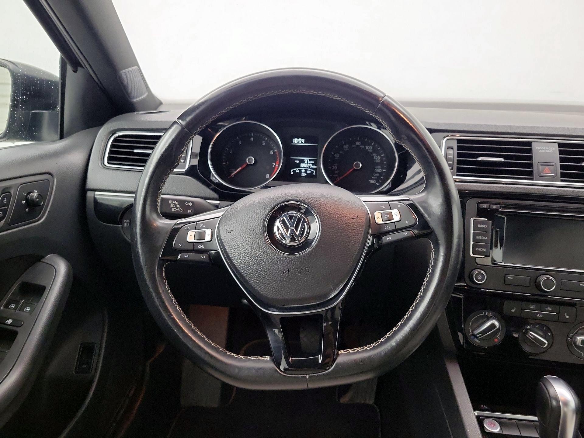 Thumbnail: 2015 Volkswagen Jetta - 10