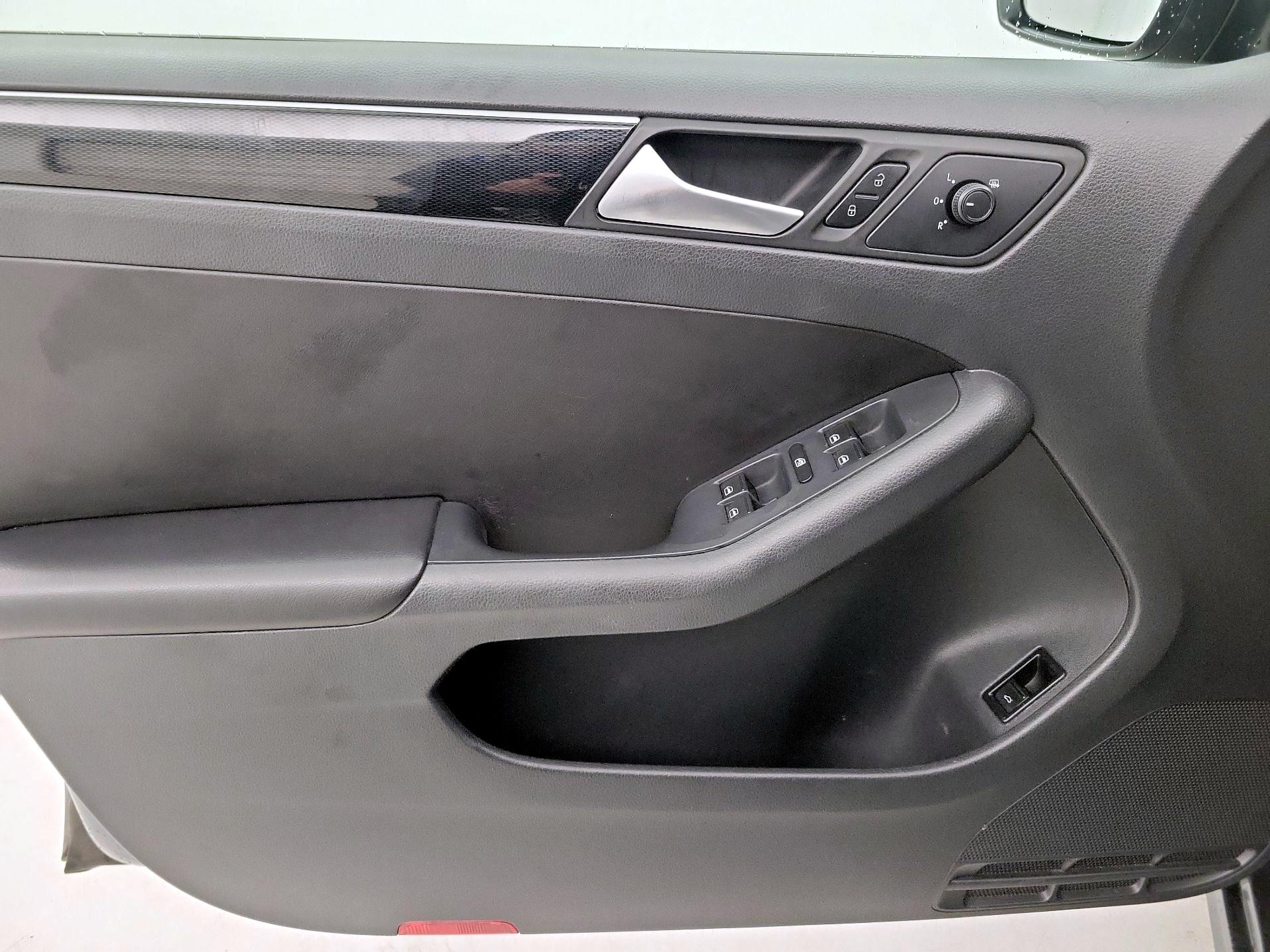Thumbnail: 2015 Volkswagen Jetta - 12