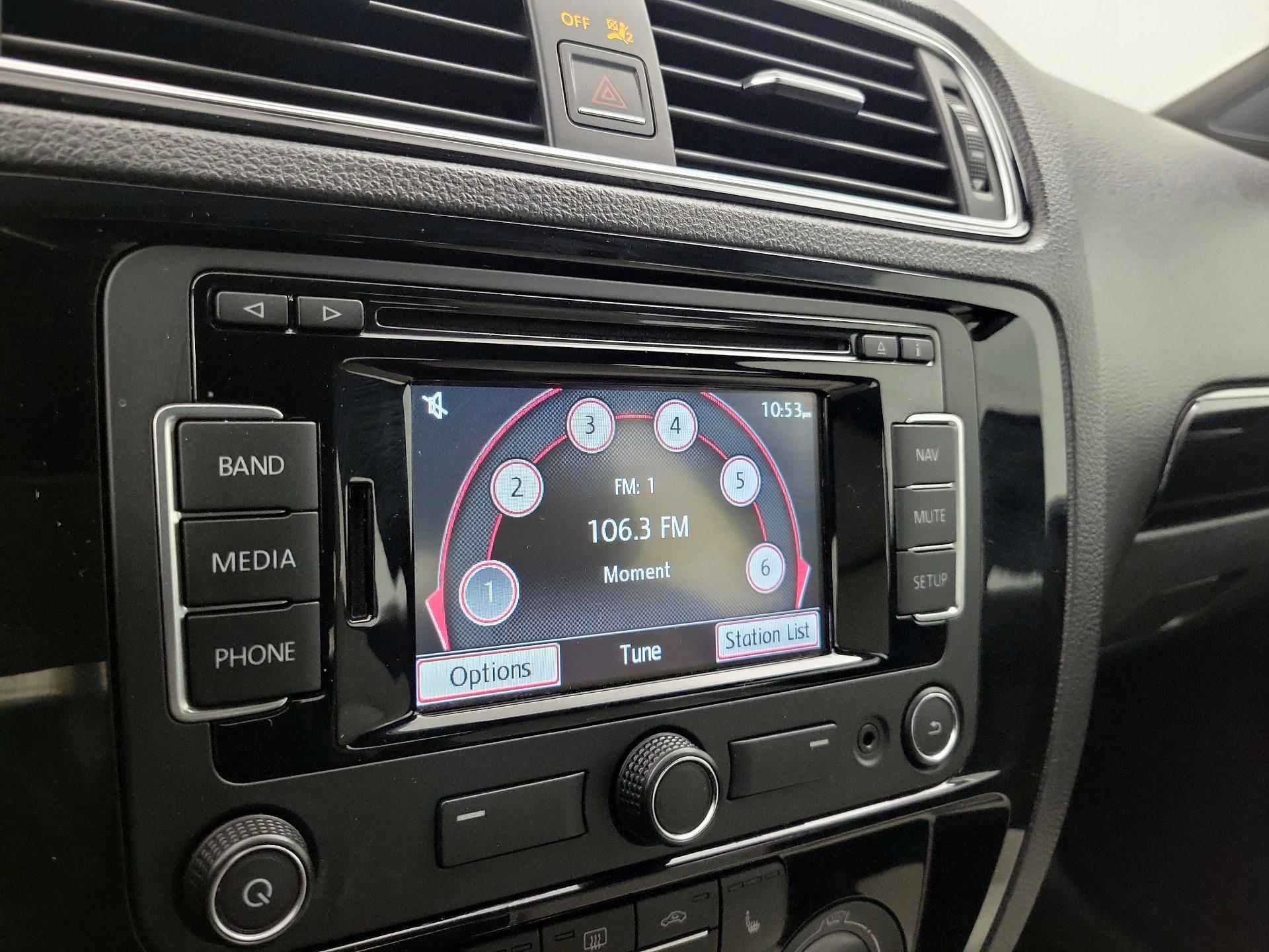 Thumbnail: 2015 Volkswagen Jetta - 16