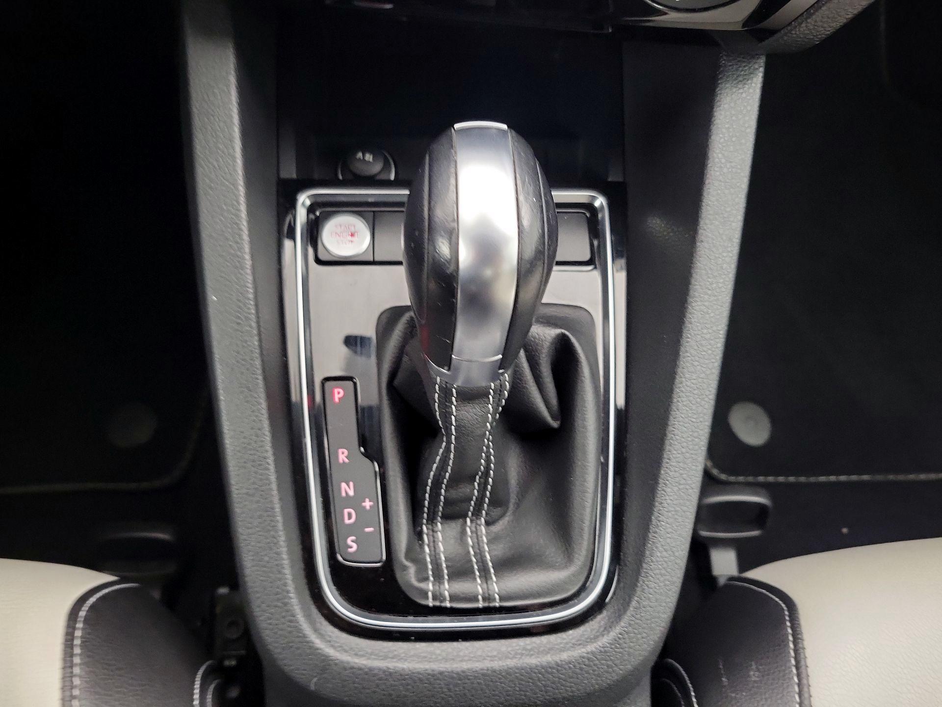 Thumbnail: 2015 Volkswagen Jetta - 18