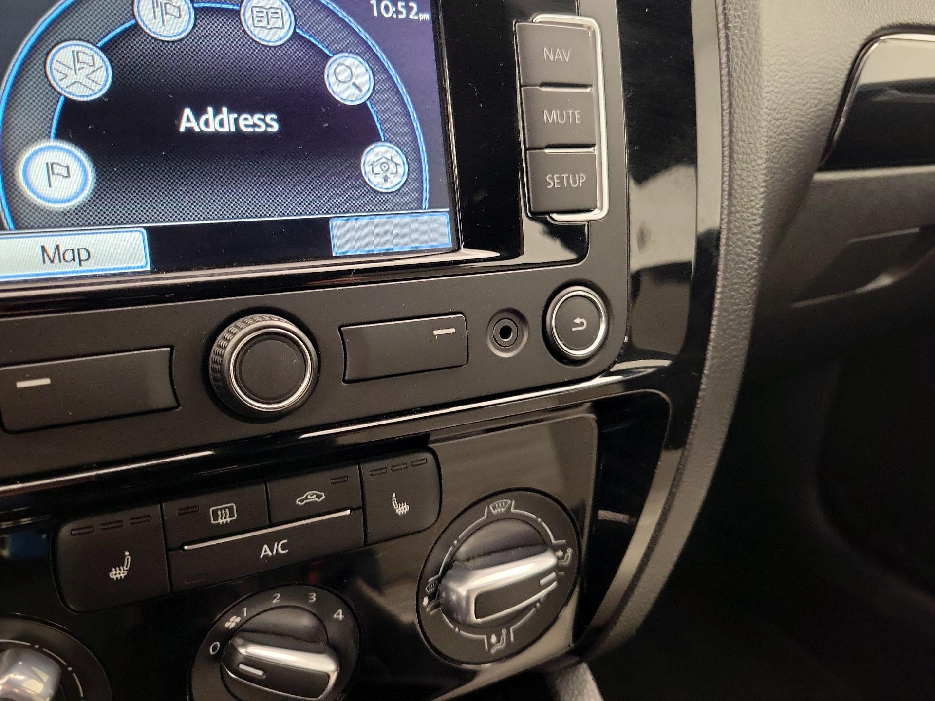 Thumbnail: 2015 Volkswagen Jetta - 19
