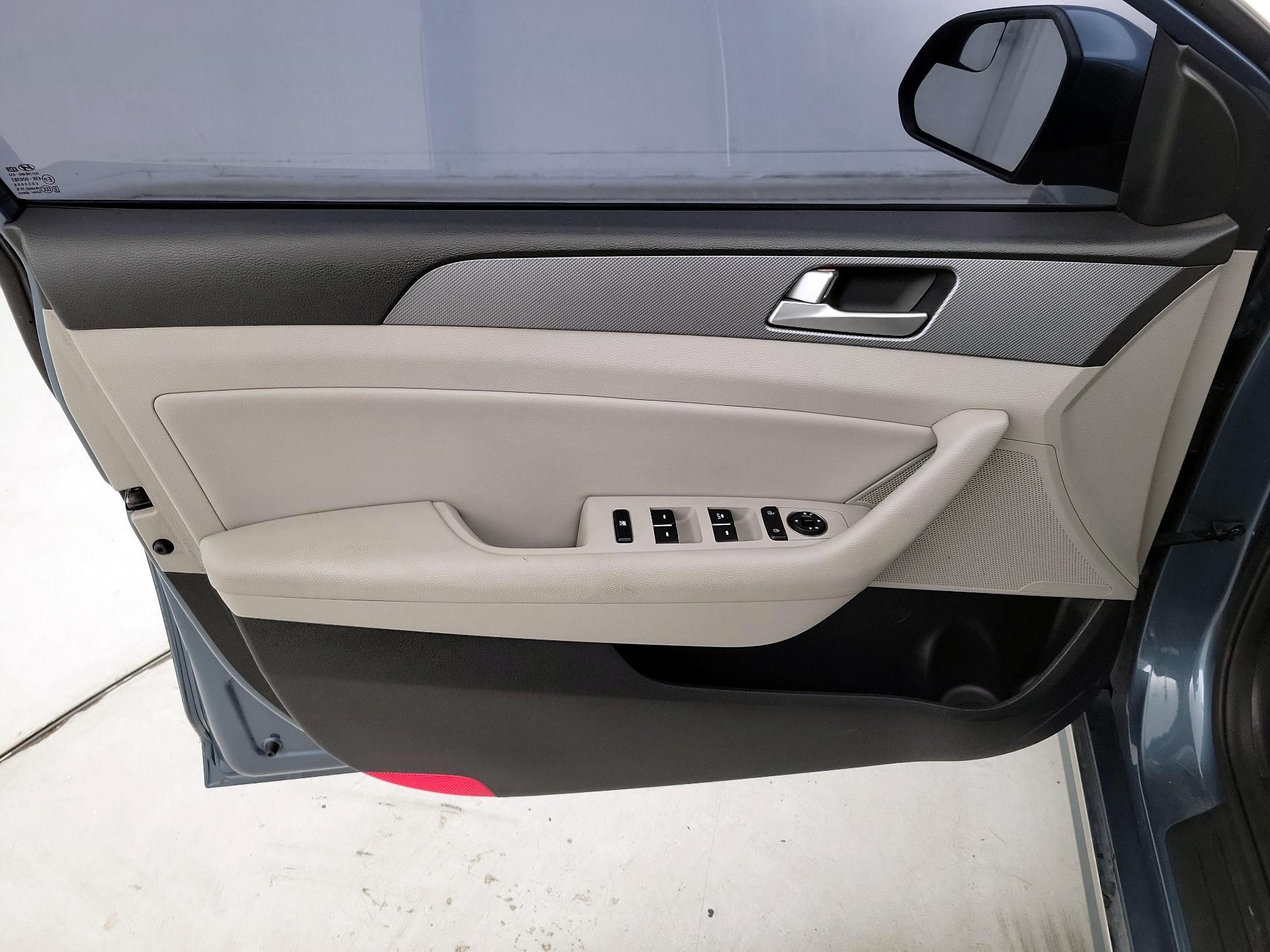 Thumbnail: 2016 Hyundai Sonata - 12