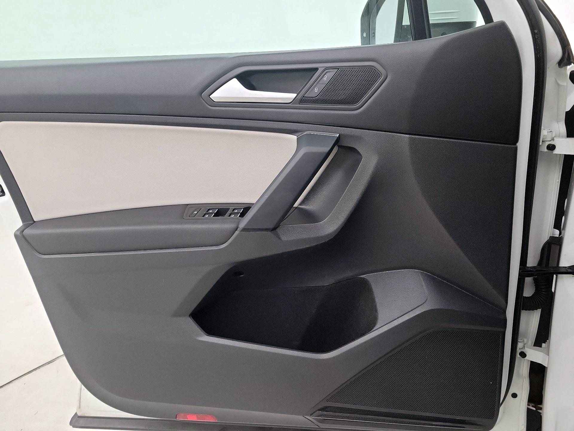 Thumbnail: 2019 Volkswagen Tiguan - 12