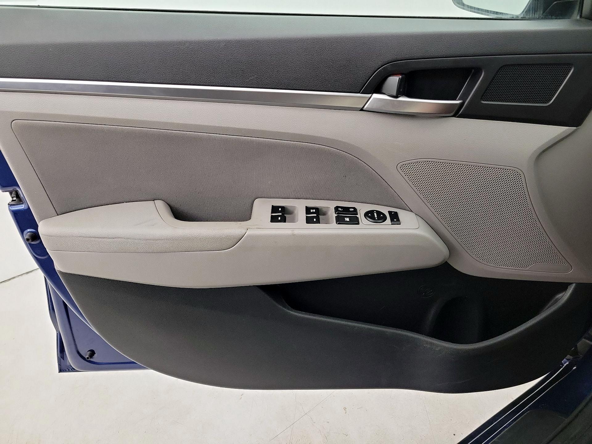 Thumbnail: 2020 Hyundai Elantra - 12