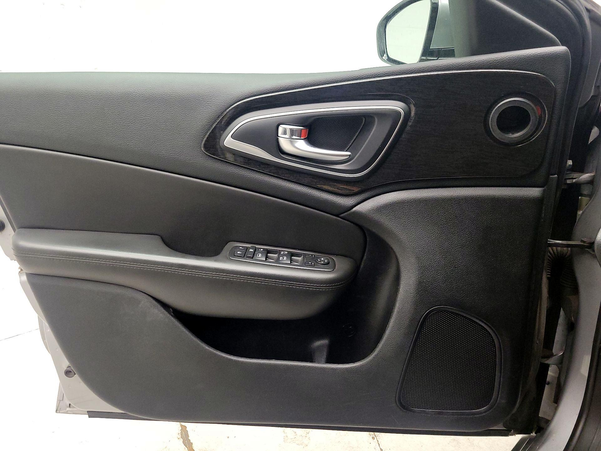 Thumbnail: 2015 Chrysler 200 - 12