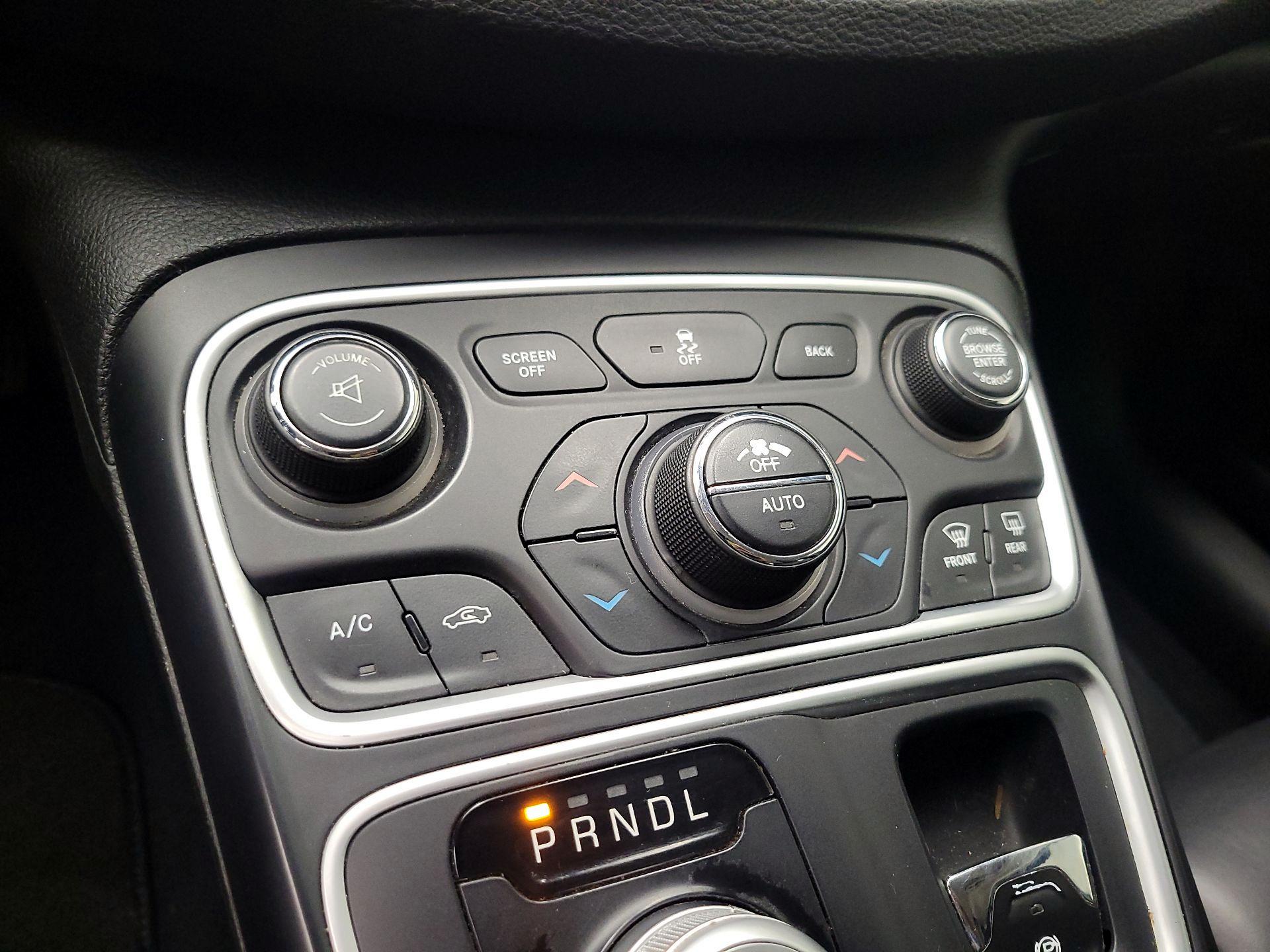 Thumbnail: 2015 Chrysler 200 - 16