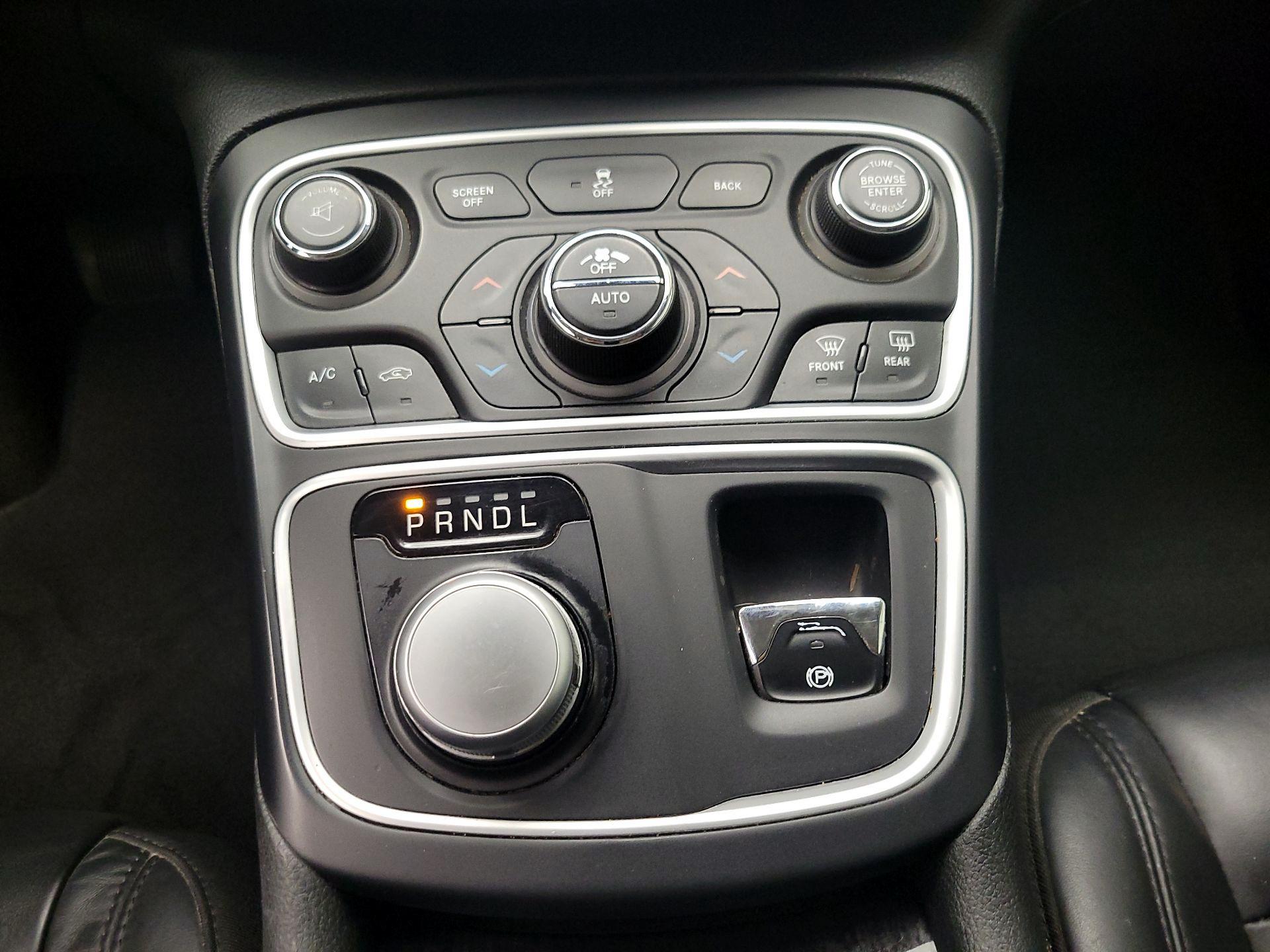 Thumbnail: 2015 Chrysler 200 - 17