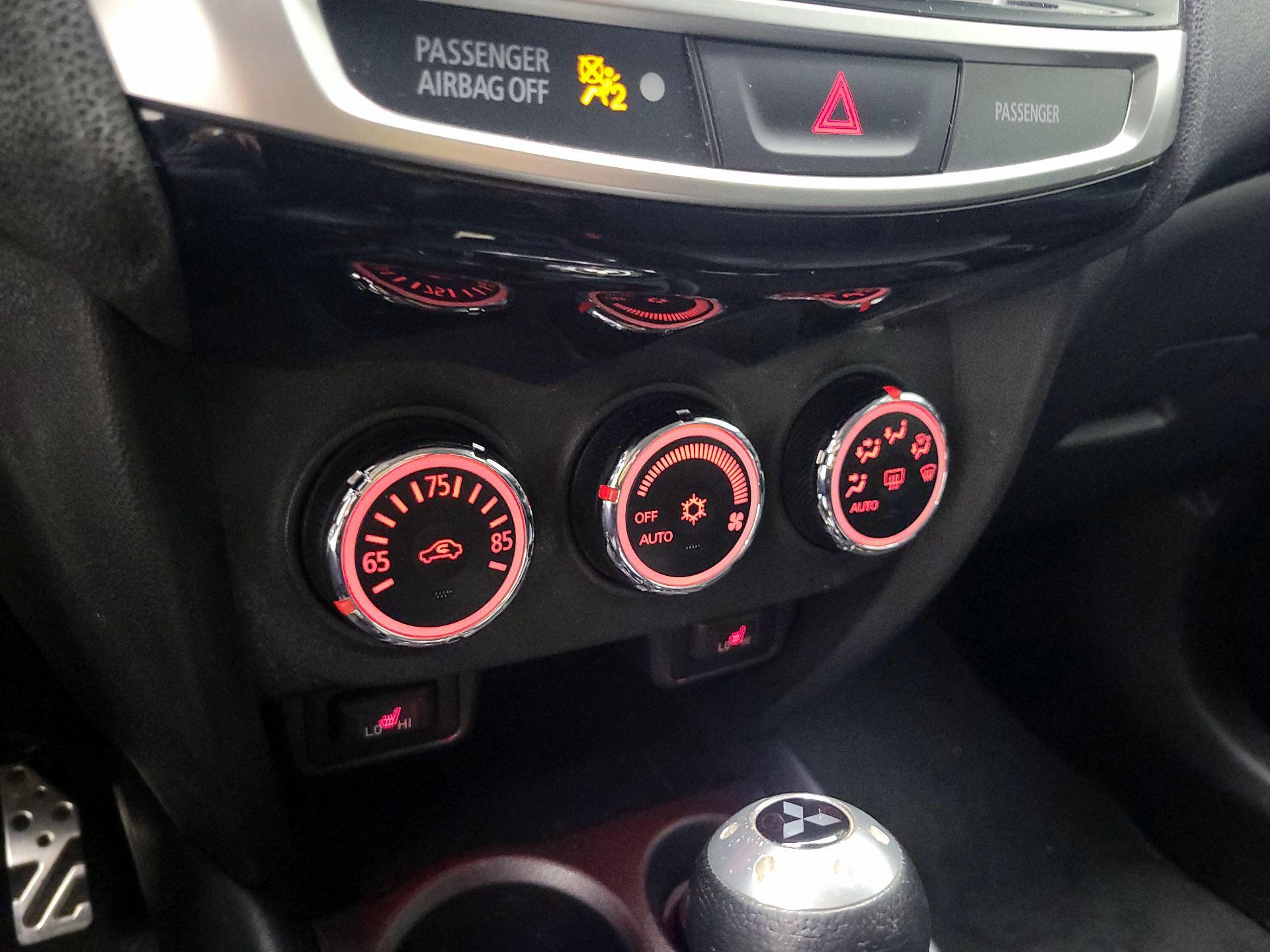 Thumbnail: 2016 Mitsubishi Outlander Sport - 16
