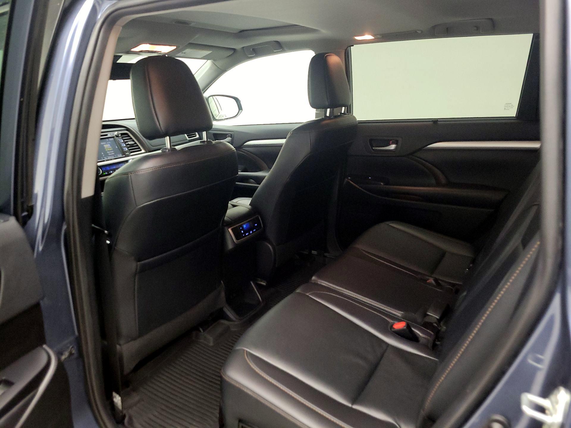 Thumbnail: 2019 Toyota Highlander - 19