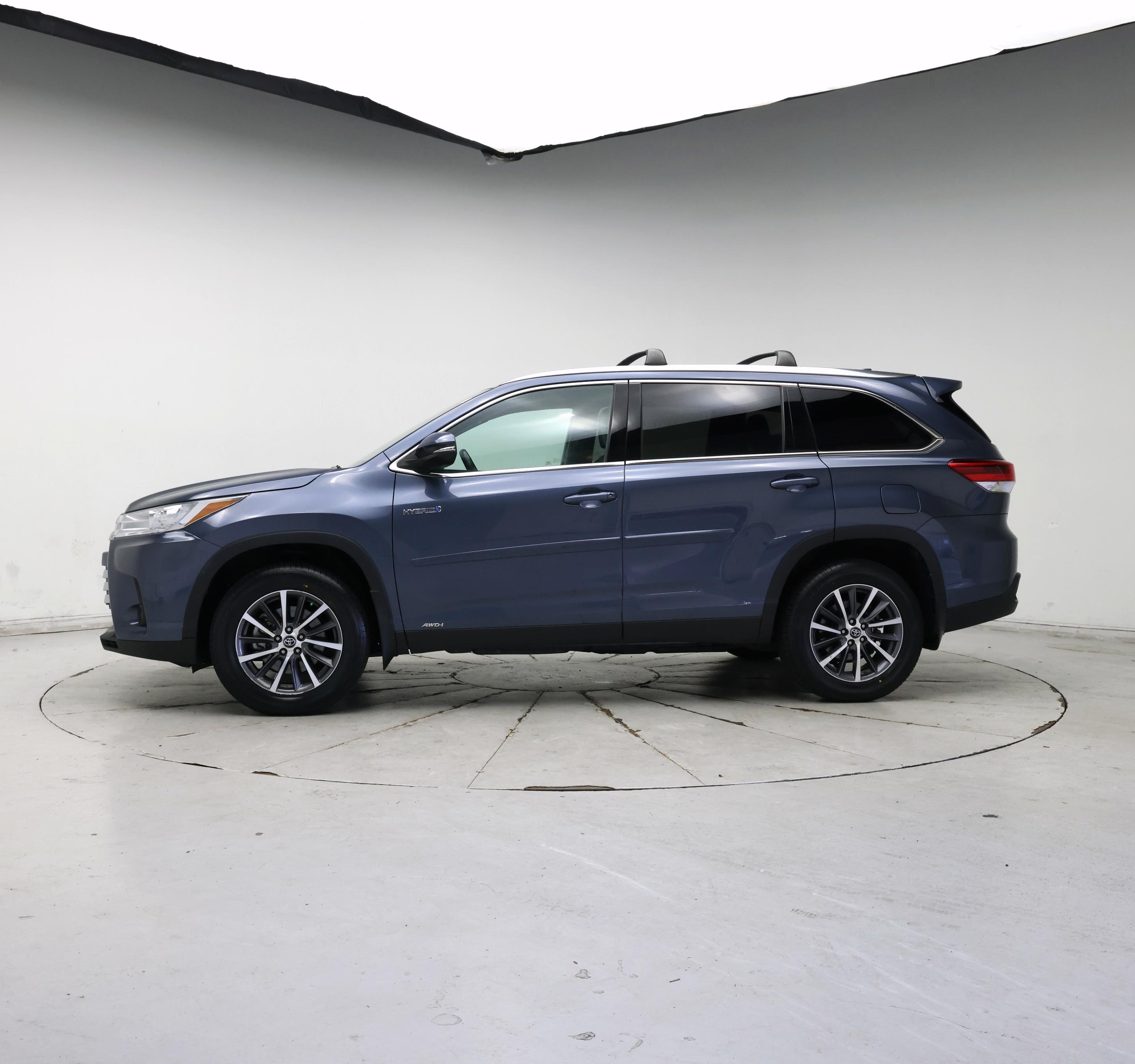 Thumbnail: 2019 Toyota Highlander - 3