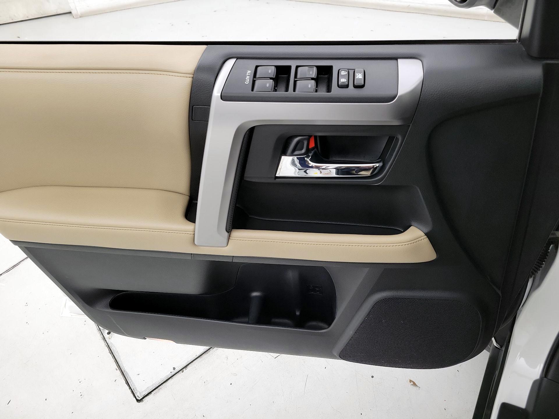 Thumbnail: 2016 Toyota 4Runner - 12