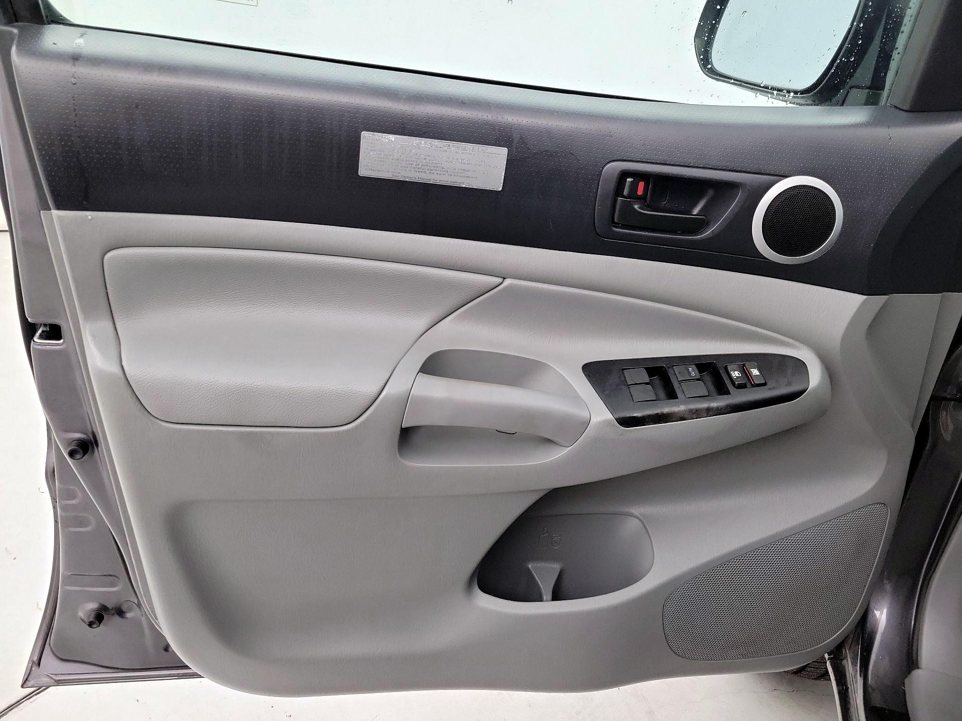 Thumbnail: 2015 Toyota Tacoma - 12