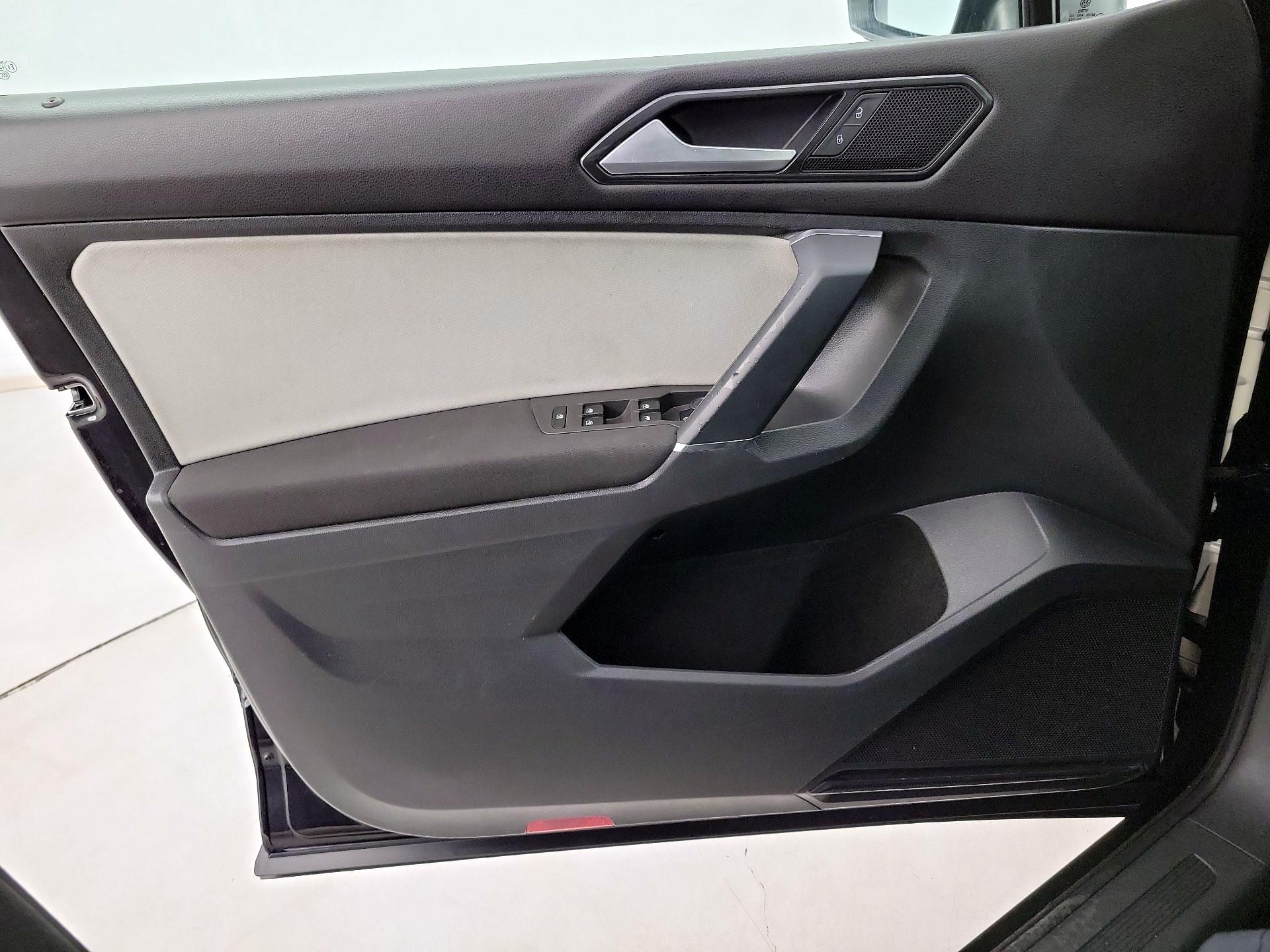 Thumbnail: 2018 Volkswagen Tiguan - 12