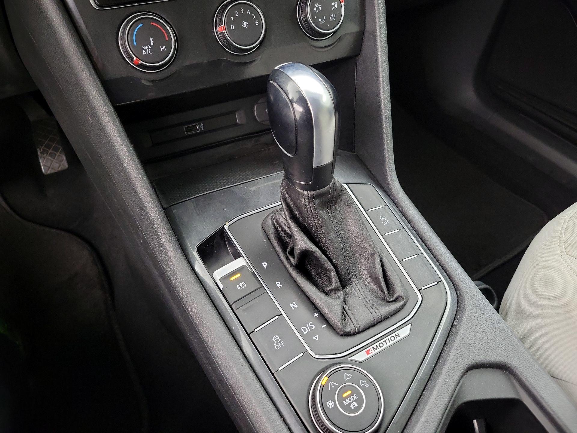 Thumbnail: 2018 Volkswagen Tiguan - 17