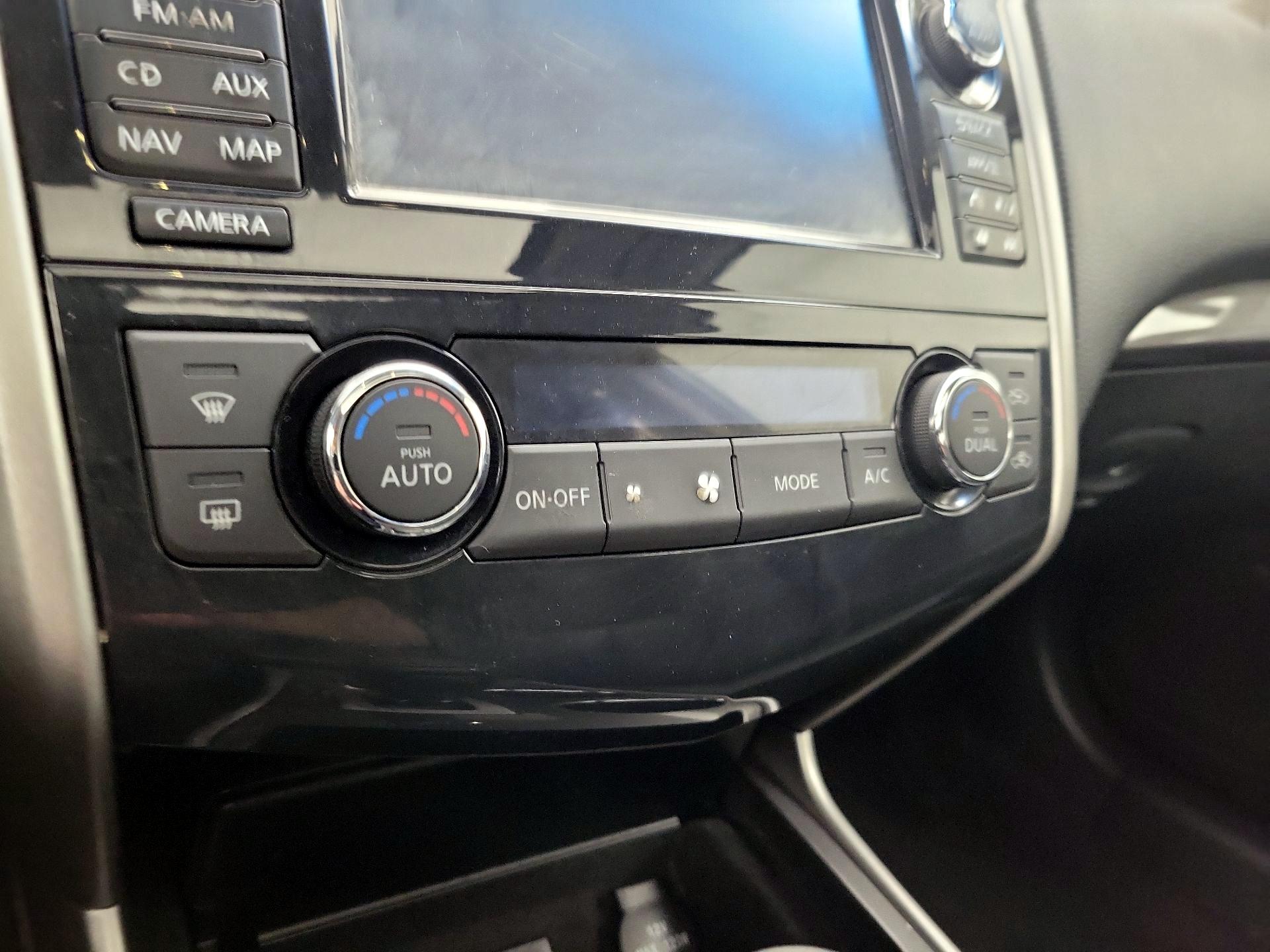 Thumbnail: 2014 Nissan Altima - 17