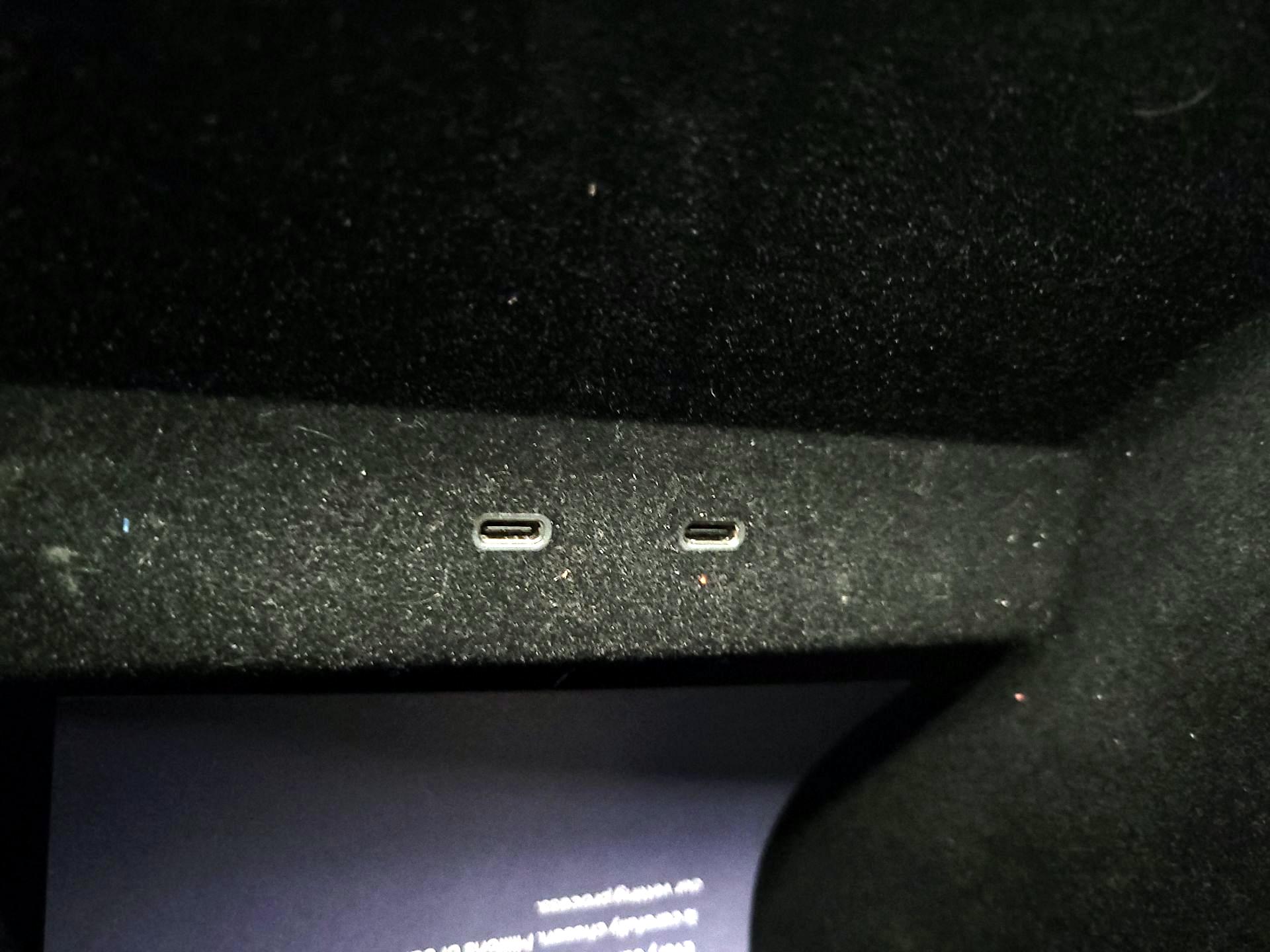 Thumbnail: 2022 Rivian R1T - 18