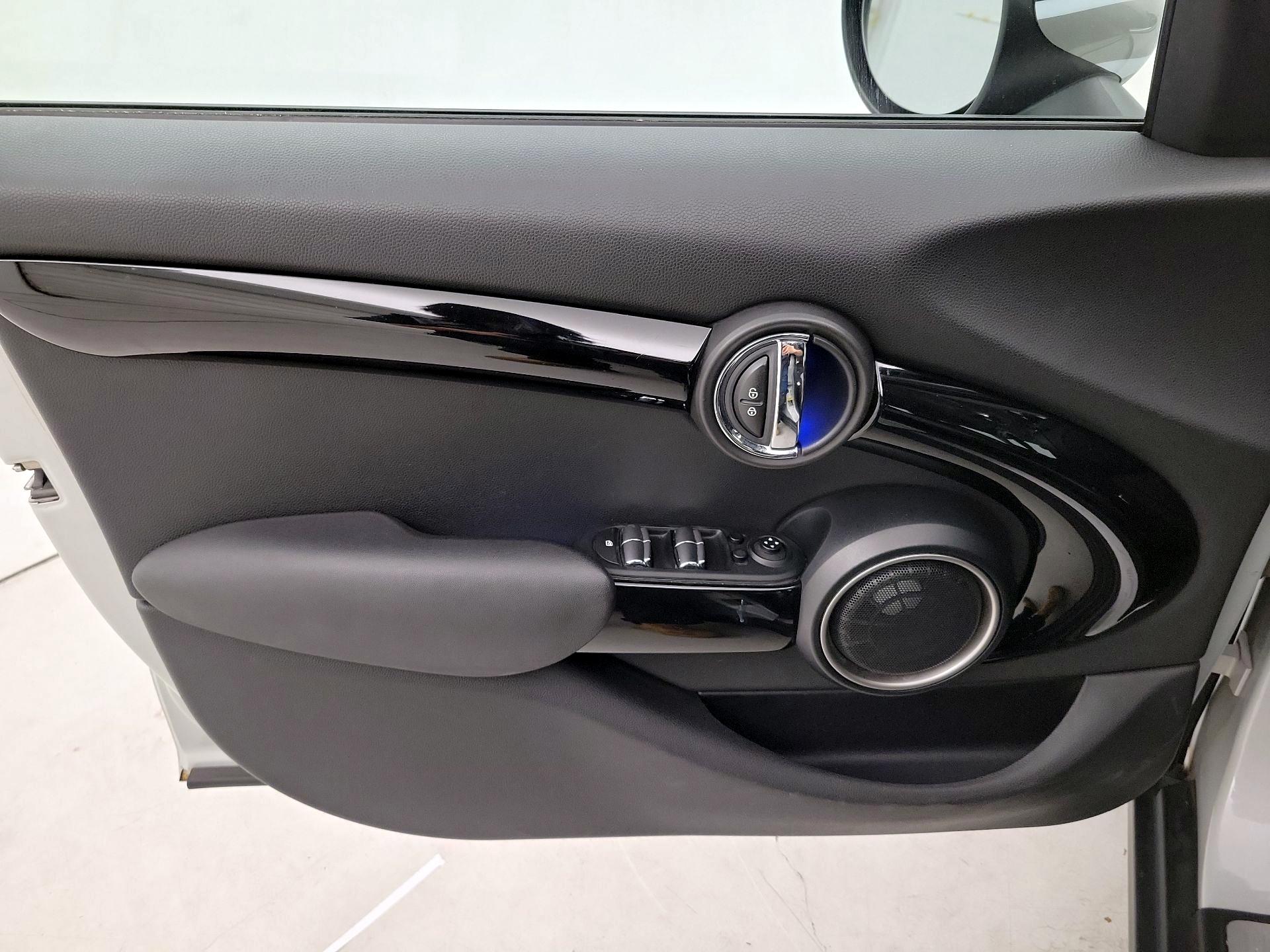 Thumbnail: 2015 MINI Cooper Hardtop - 12
