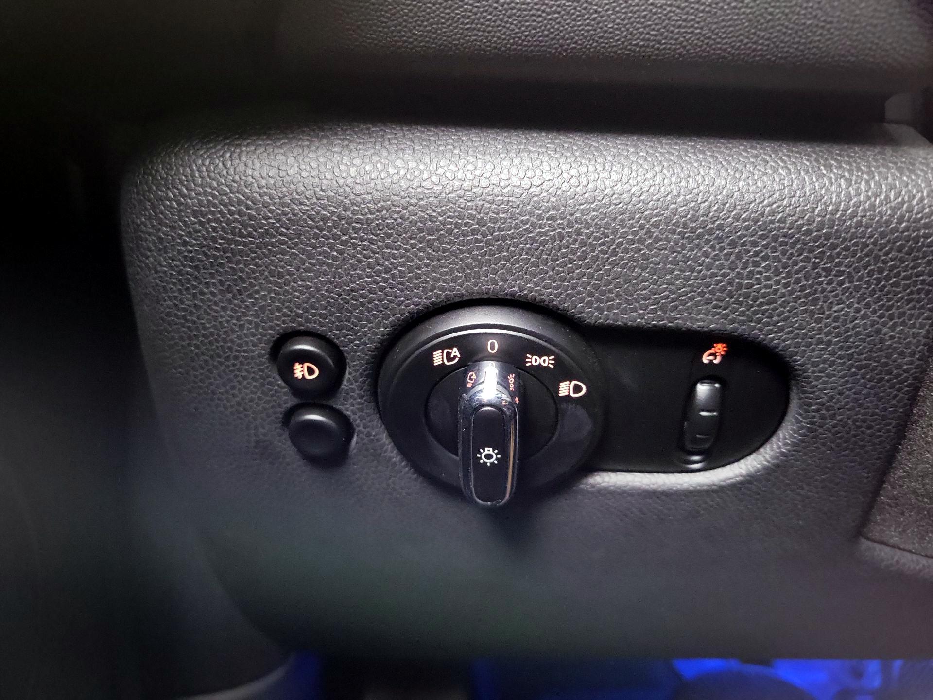Thumbnail: 2015 MINI Cooper Hardtop - 13