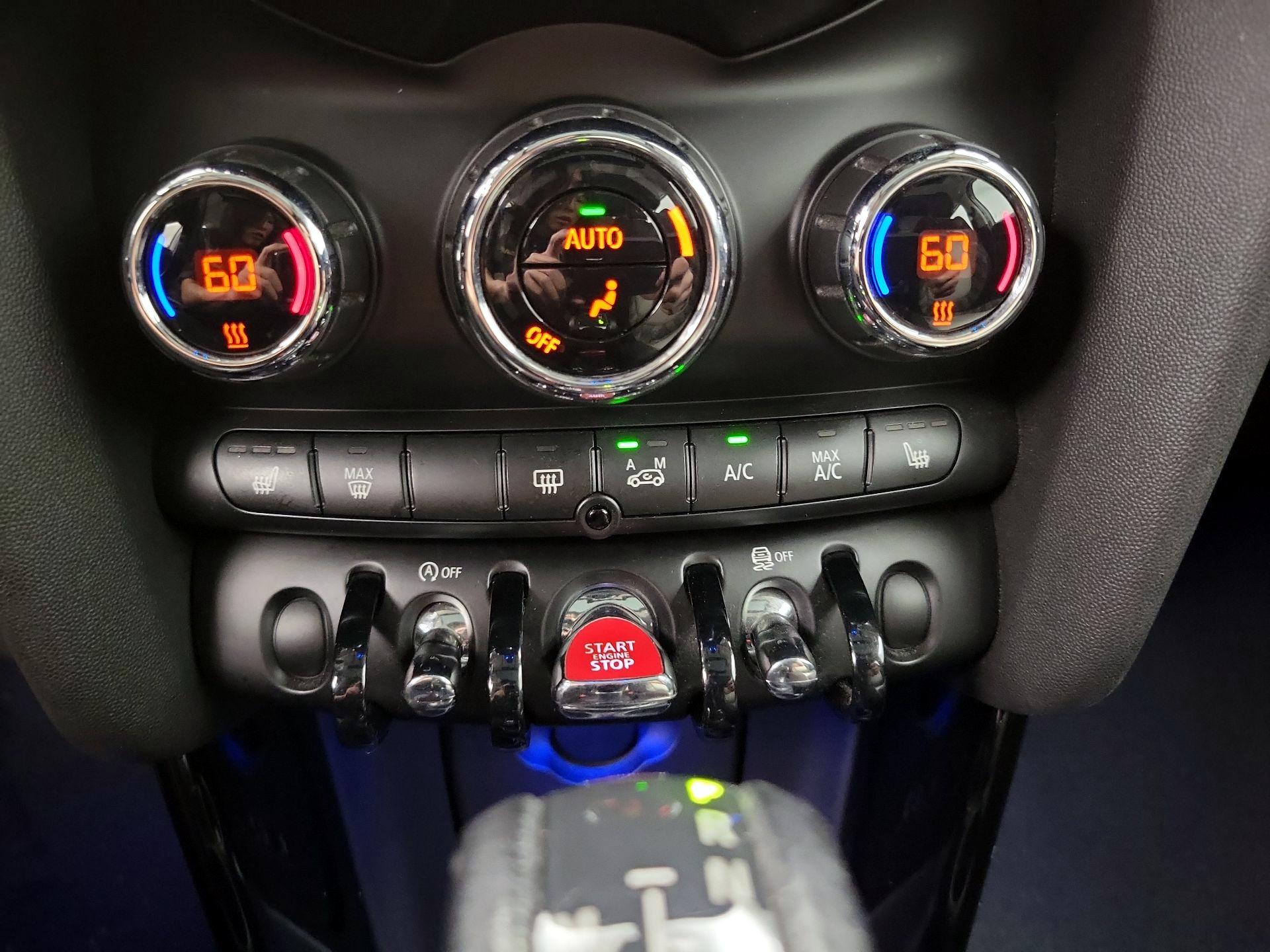 Thumbnail: 2015 MINI Cooper Hardtop - 15